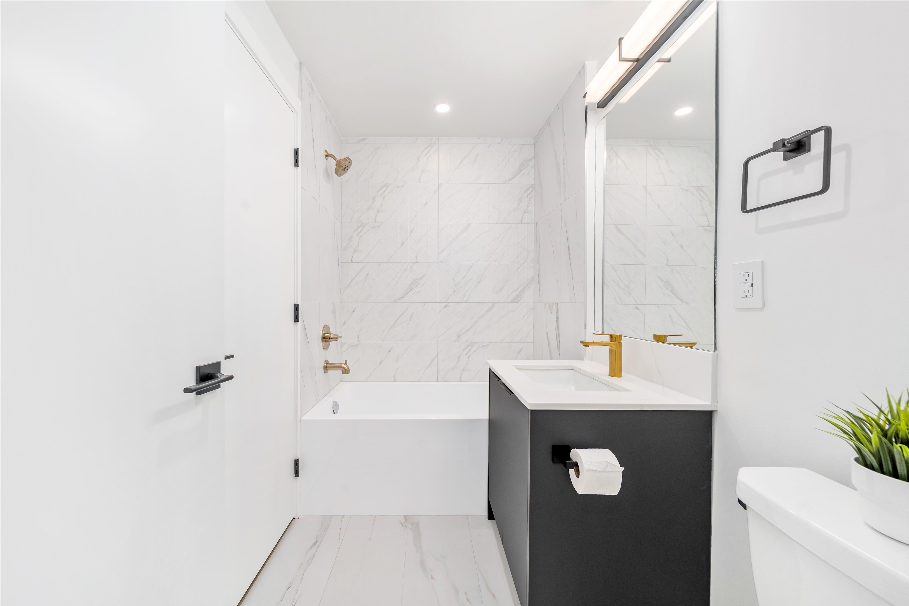 101 15353 17 AVENUE Unit: 101