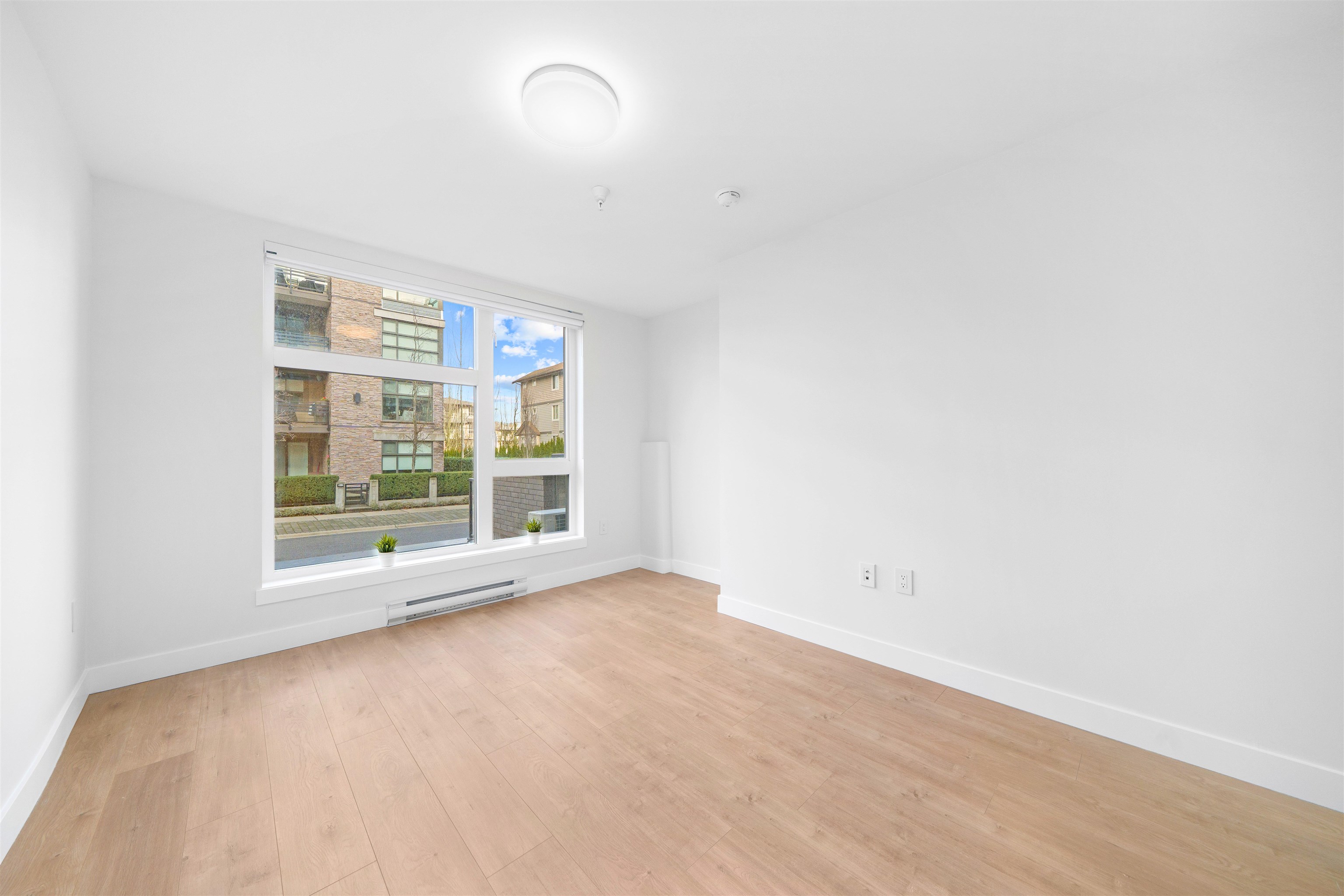 101 15353 17 AVENUE Unit: 101