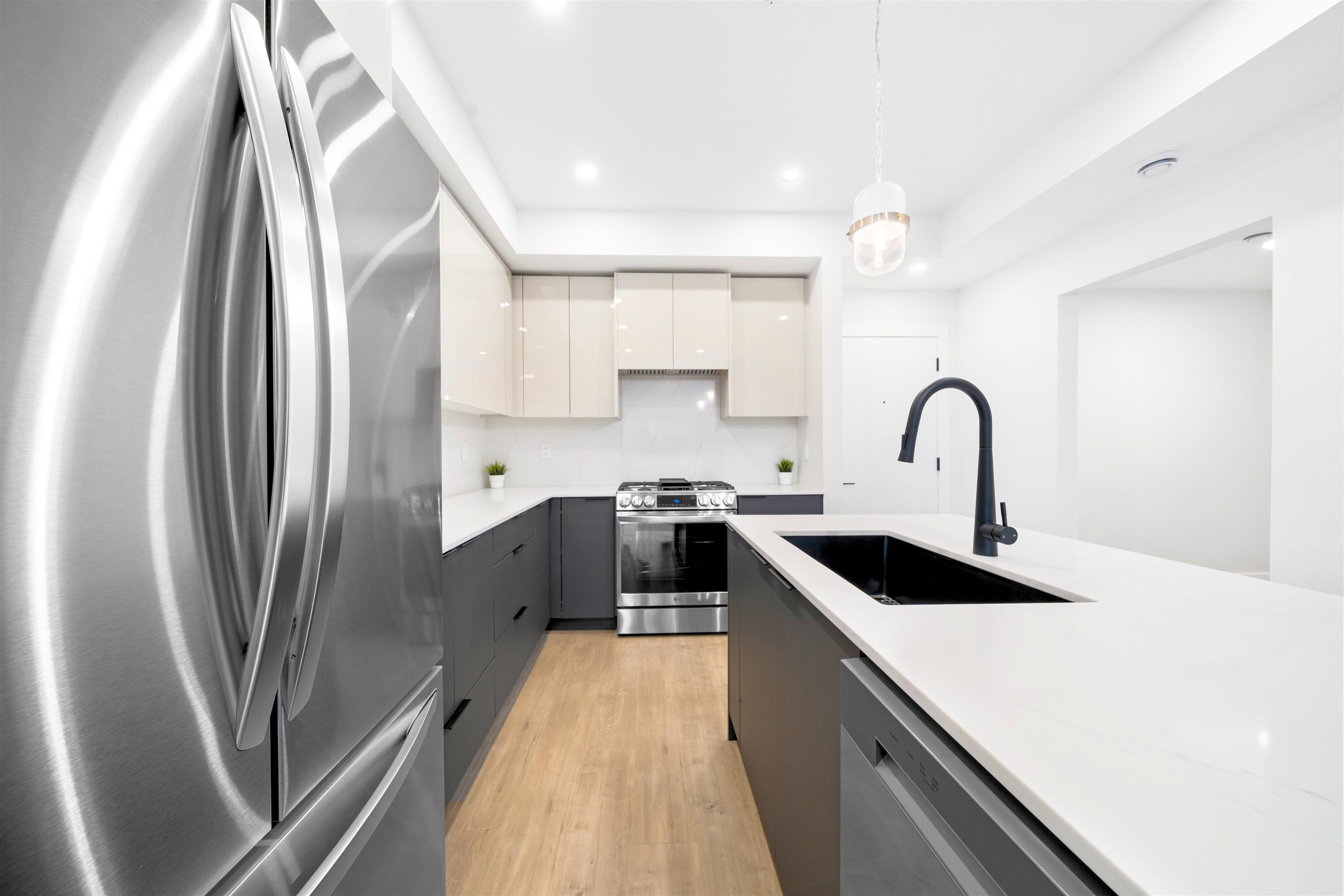 101 15353 17 AVENUE Unit: 101