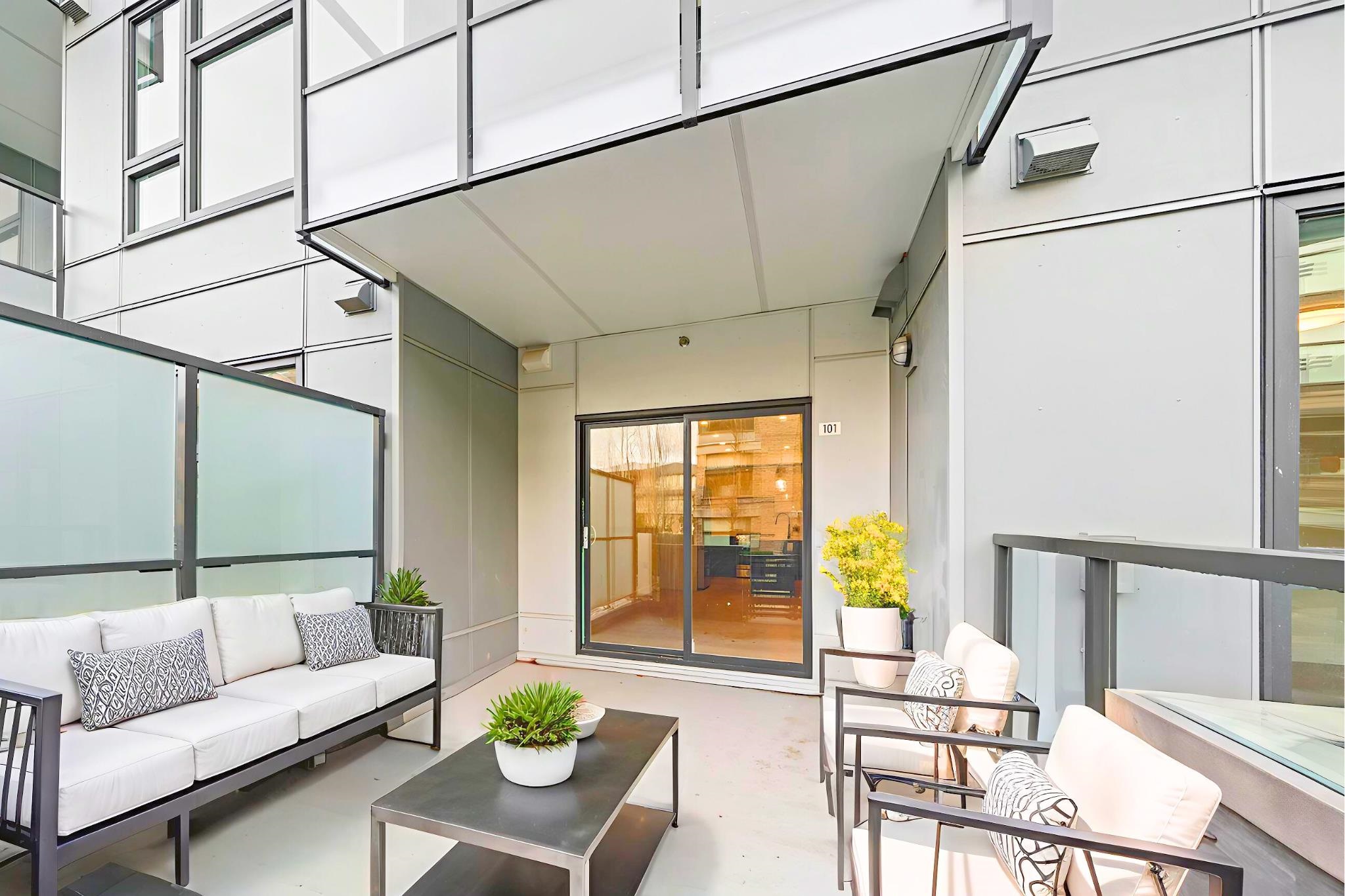 101 15353 17 AVENUE Unit: 101