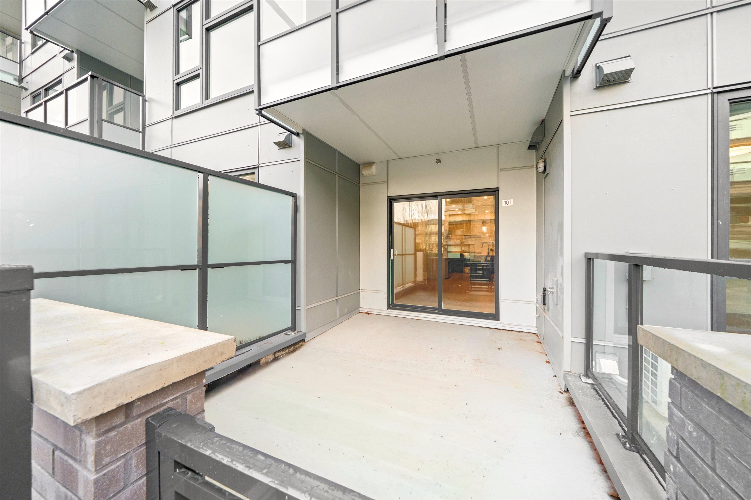 101 15353 17 AVENUE Unit: 101