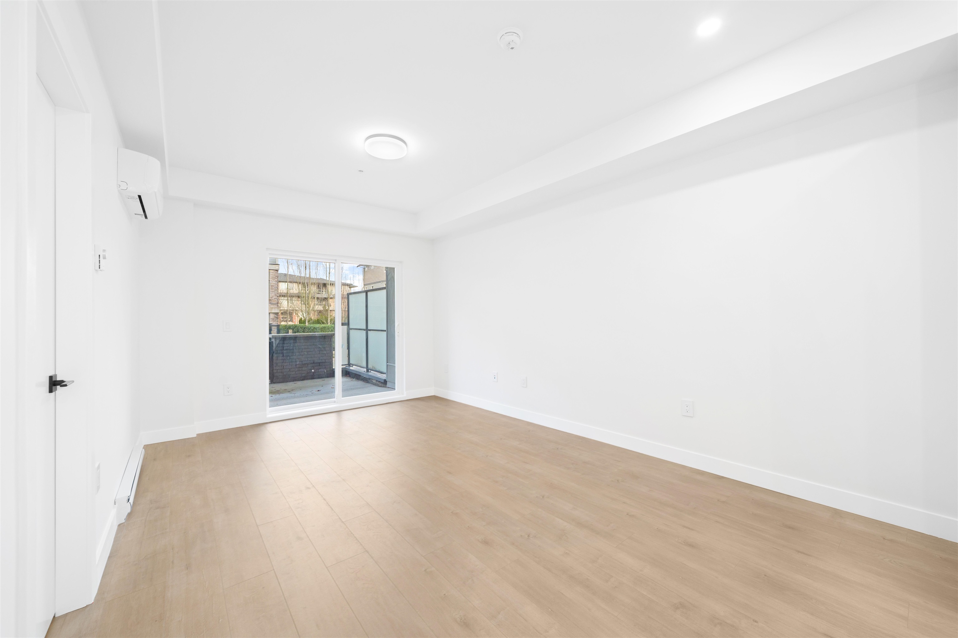 101 15353 17 AVENUE Unit: 101