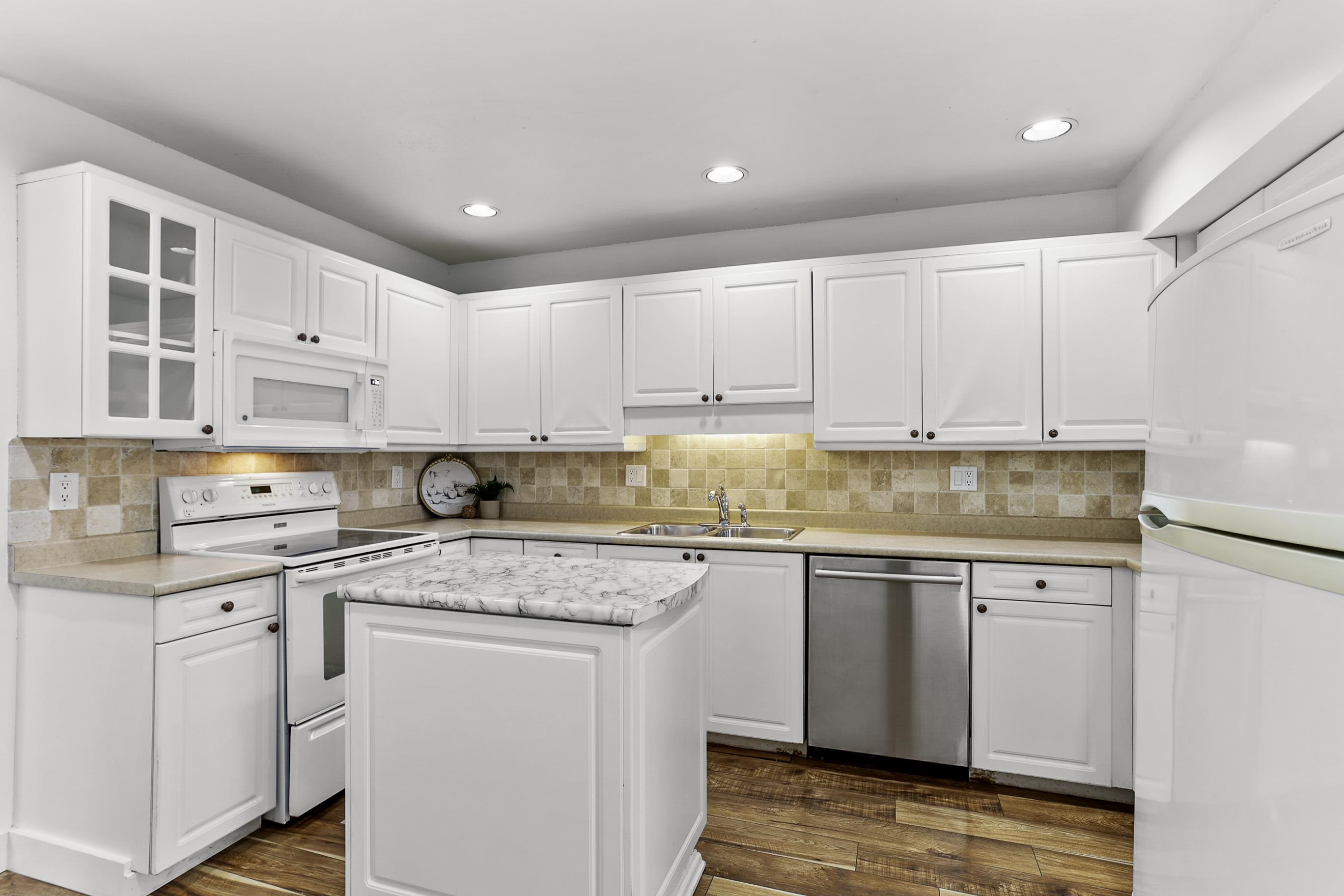 117 1140 CASTLE CRESCENT Unit: 117