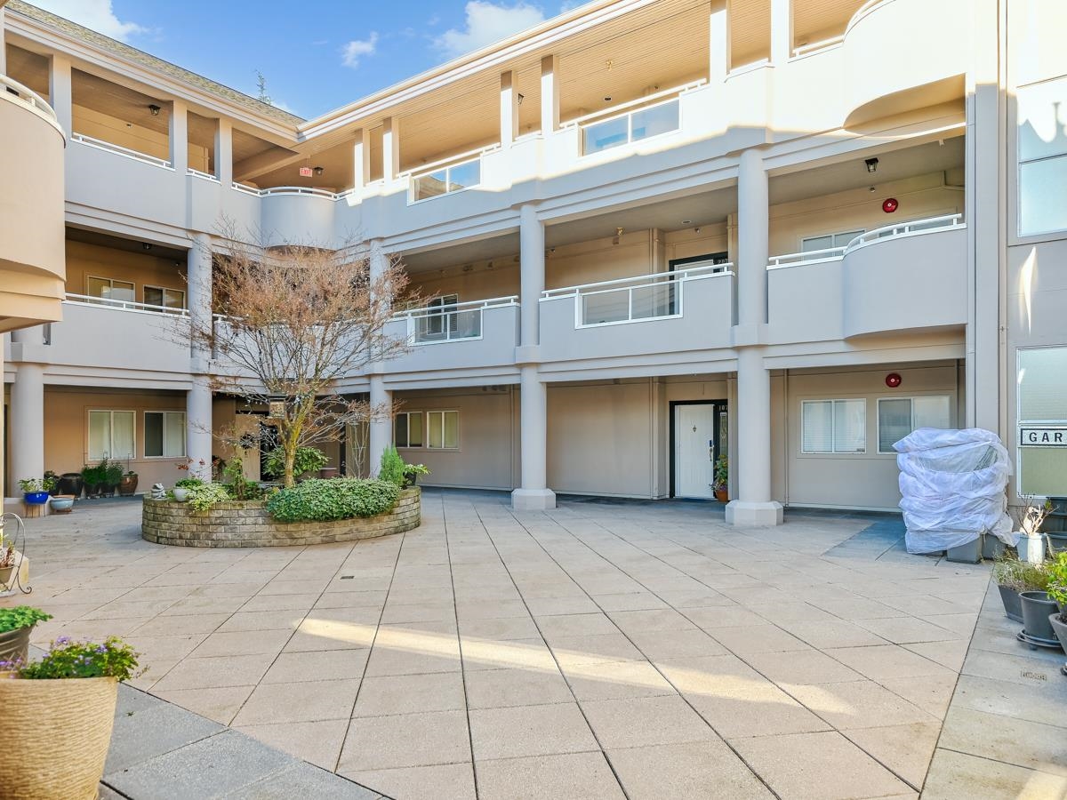 201 7600 MOFFATT ROAD Unit: 201