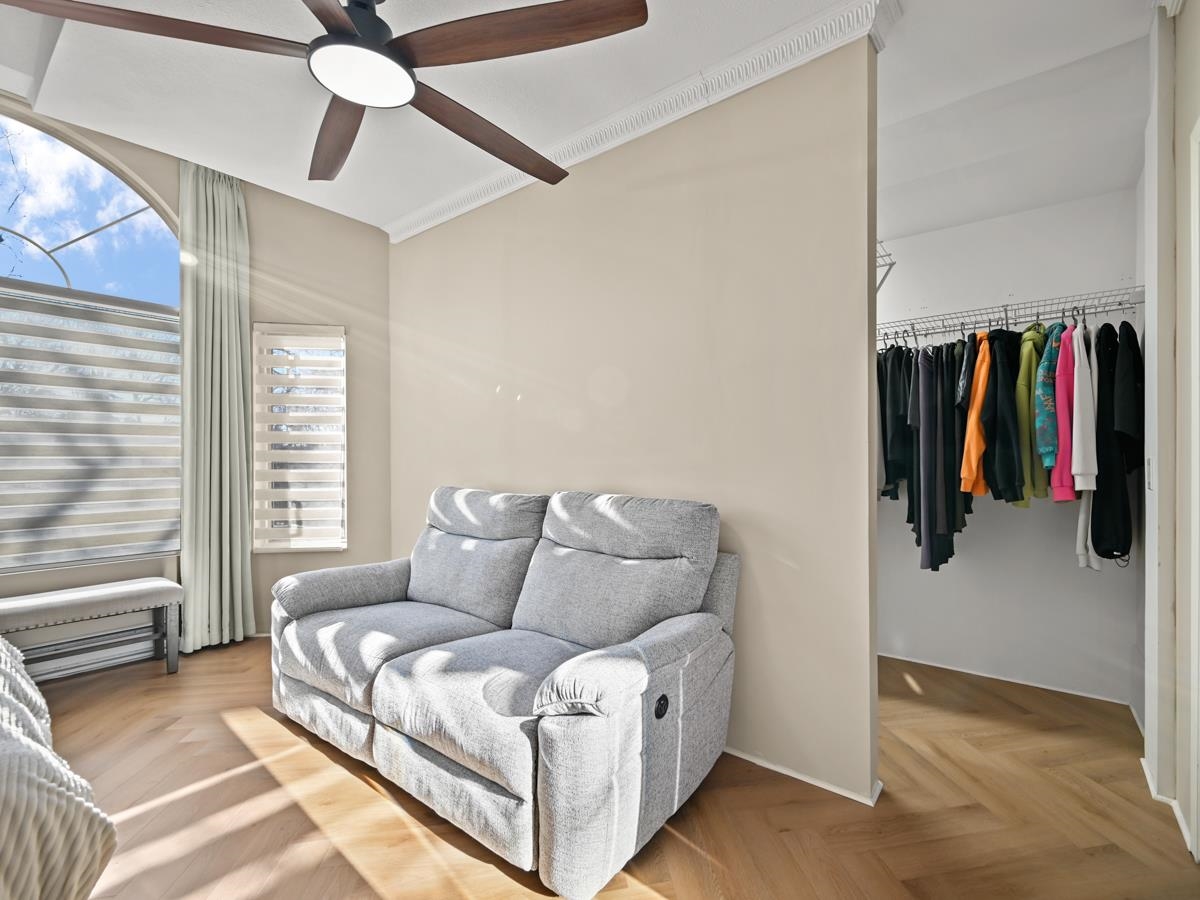 201 7600 MOFFATT ROAD Unit: 201