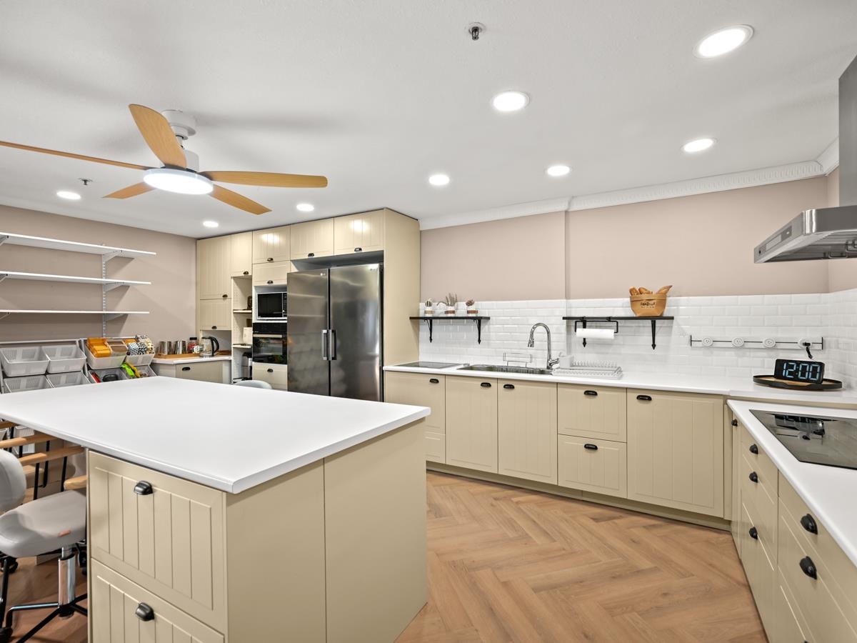 201 7600 MOFFATT ROAD Unit: 201