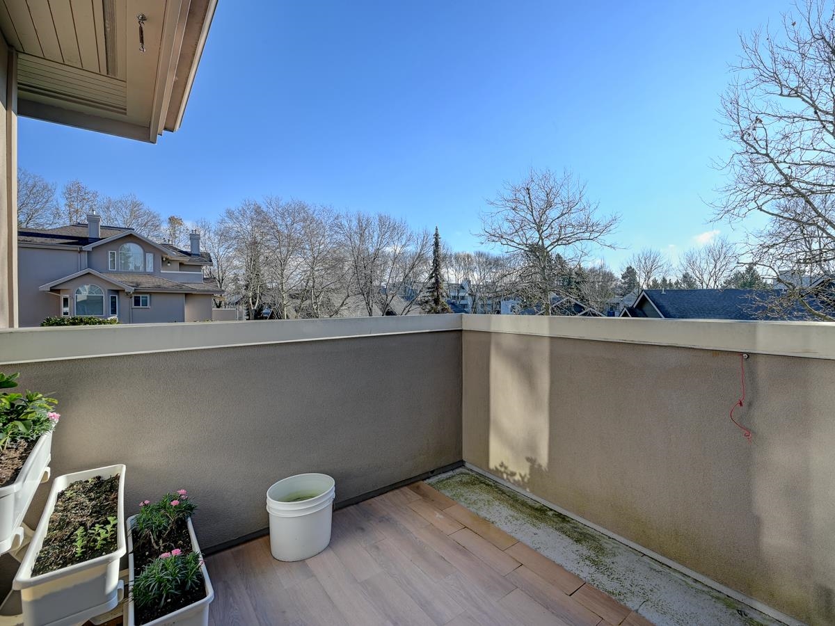 201 7600 MOFFATT ROAD Unit: 201