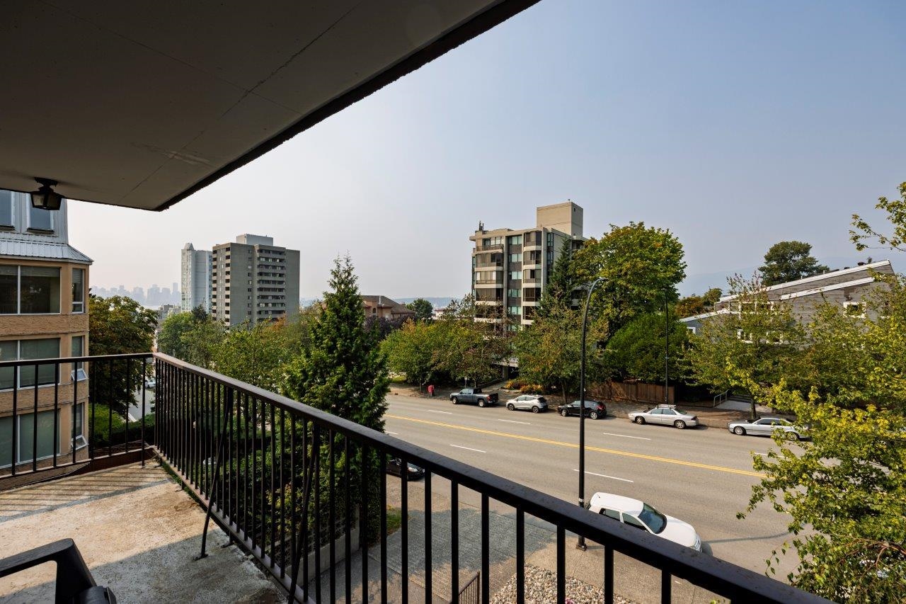 302 540 LONSDALE AVENUE Unit: 302
