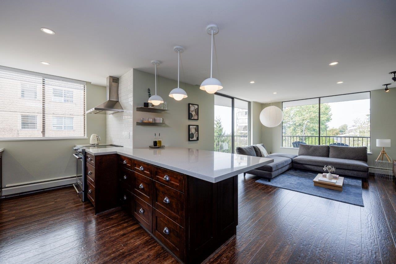 302 540 LONSDALE AVENUE Unit: 302