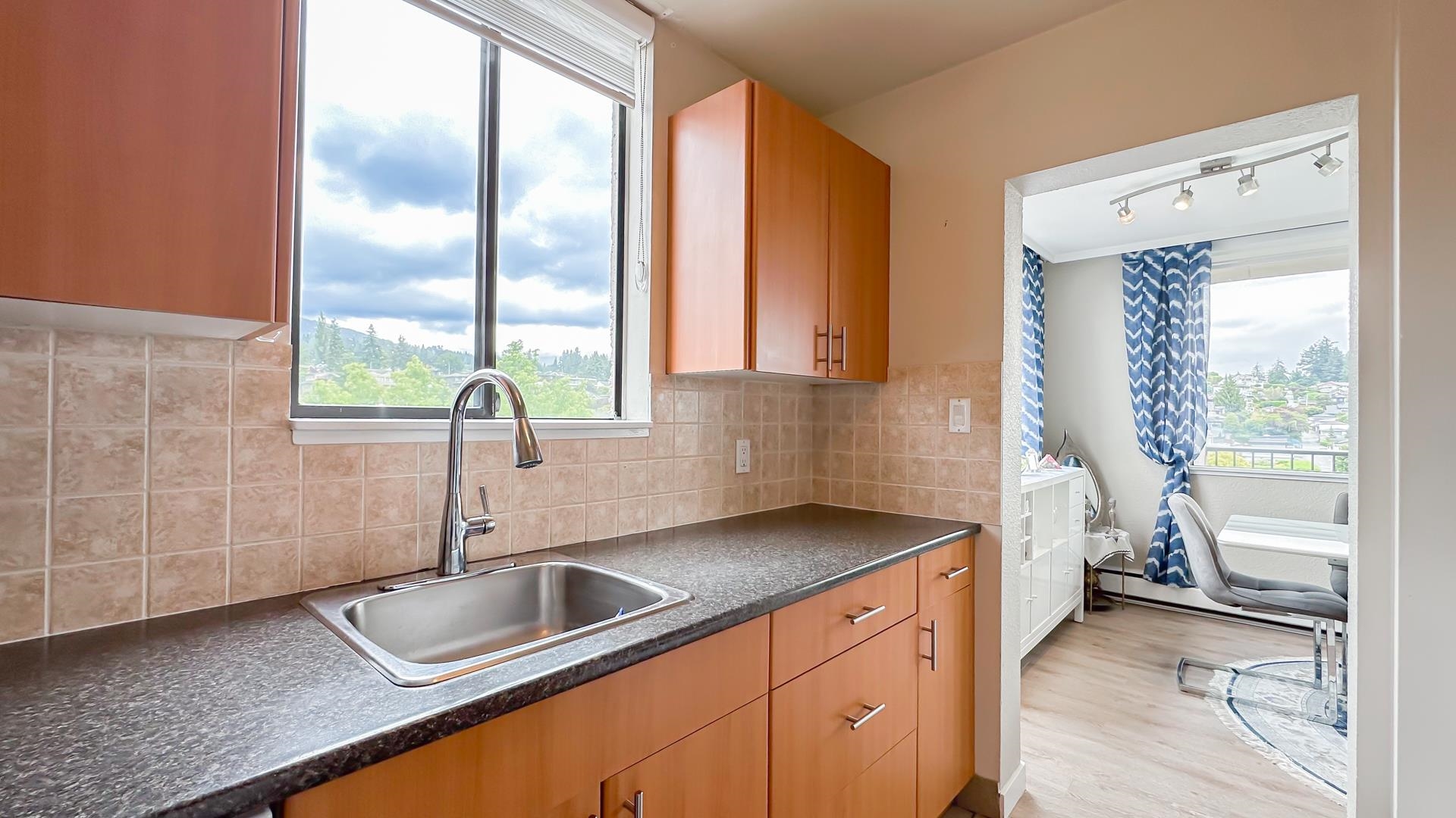 605 555 13TH STREET Unit: 605