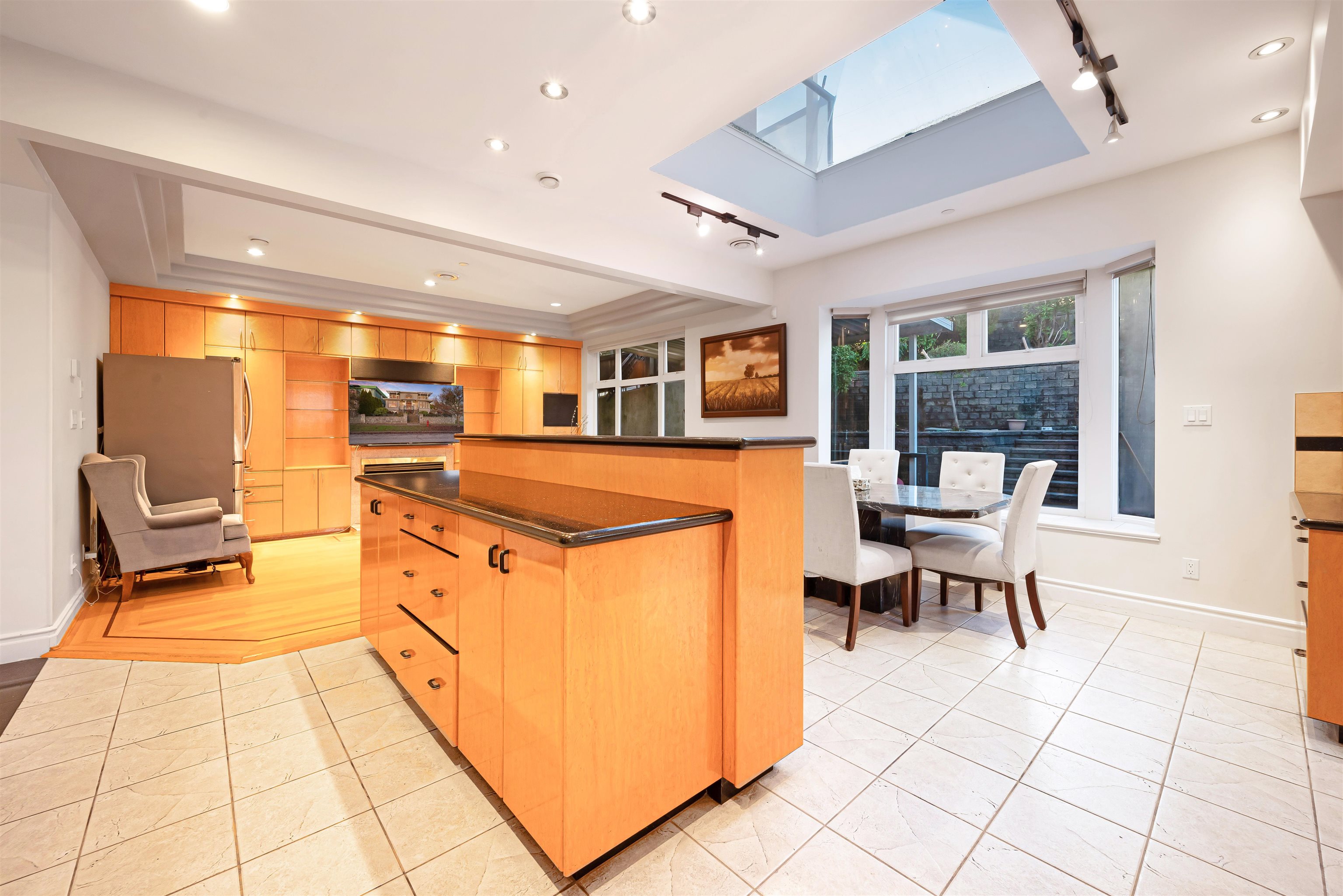 2195 HARRISON STREET