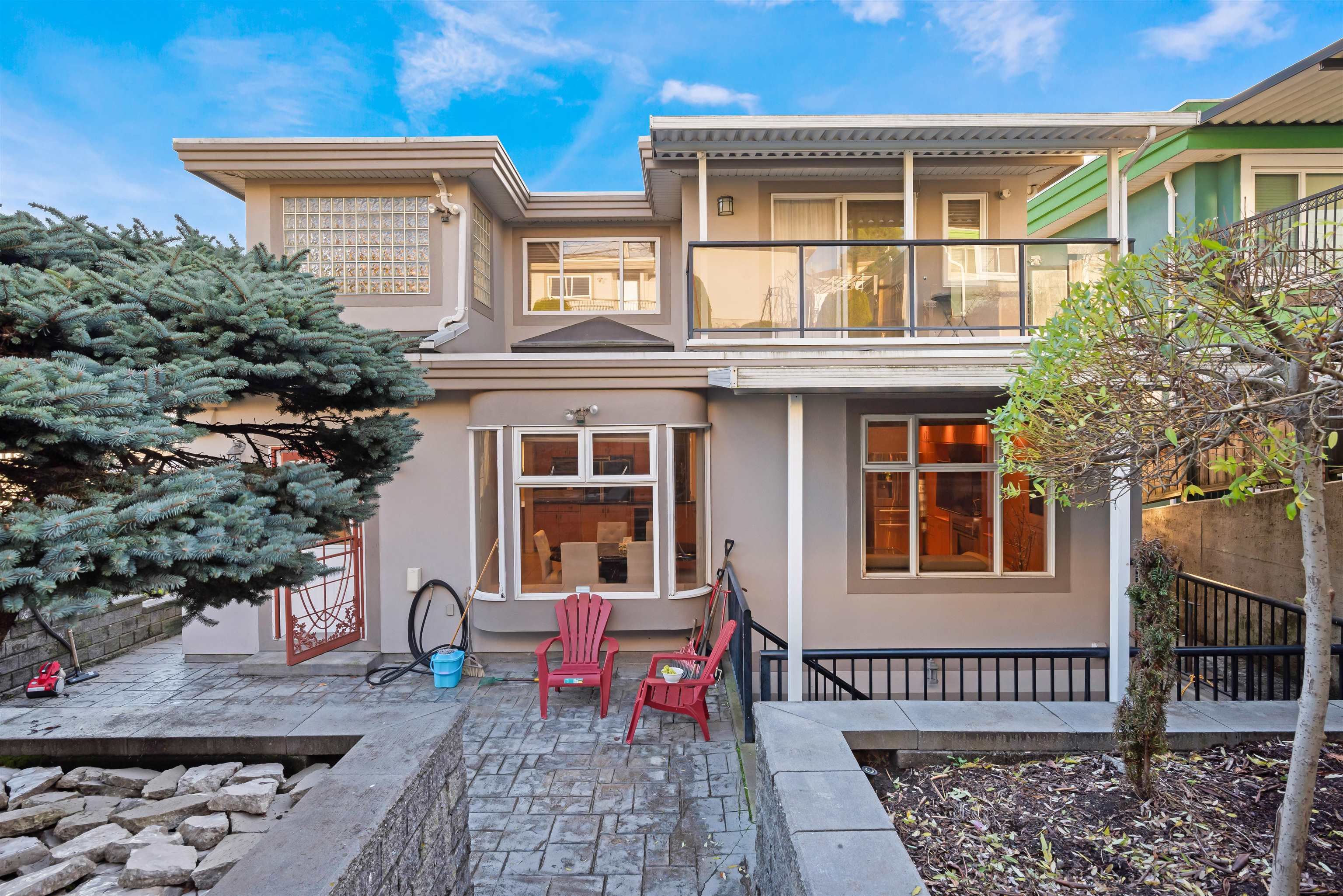 2195 HARRISON STREET