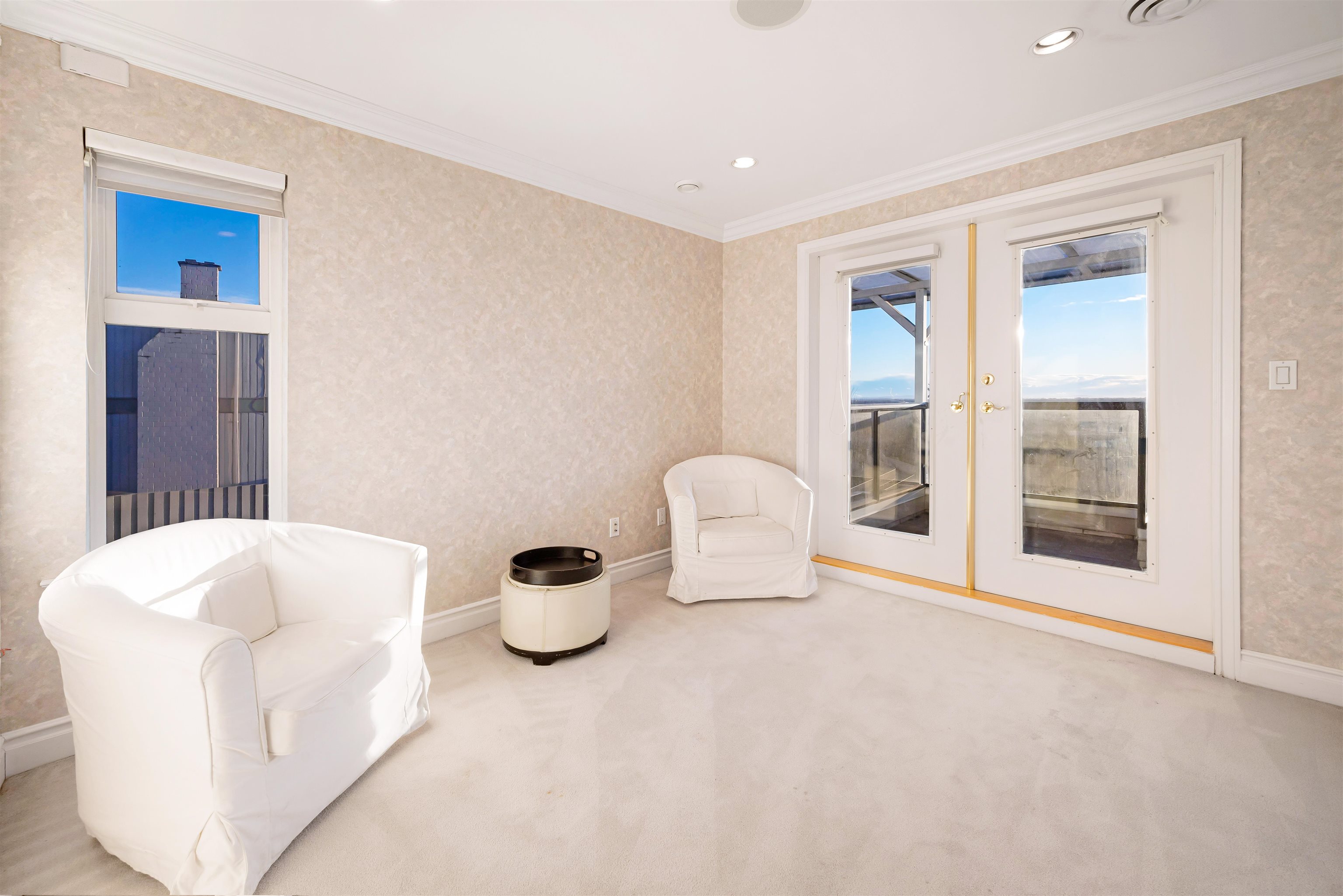 2195 HARRISON STREET