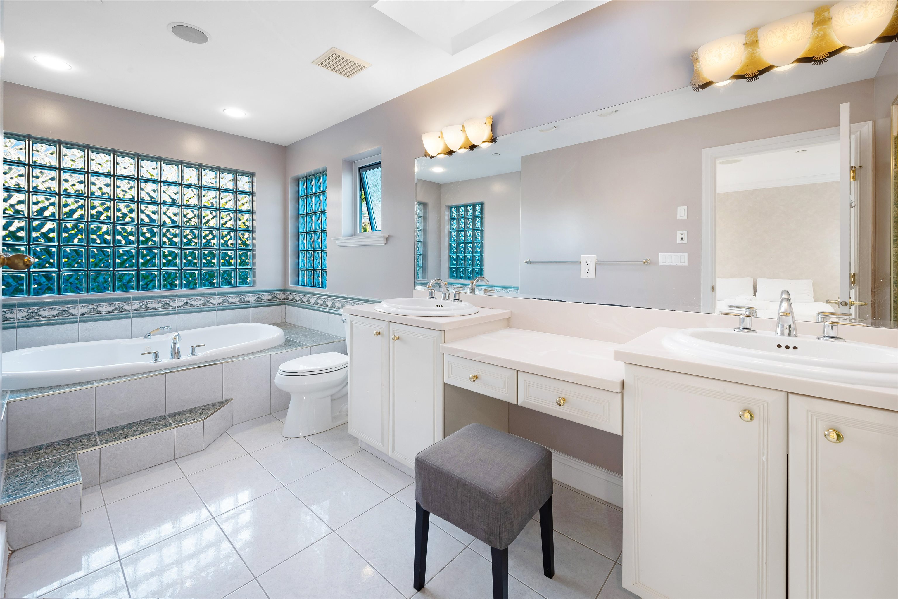 2195 HARRISON STREET