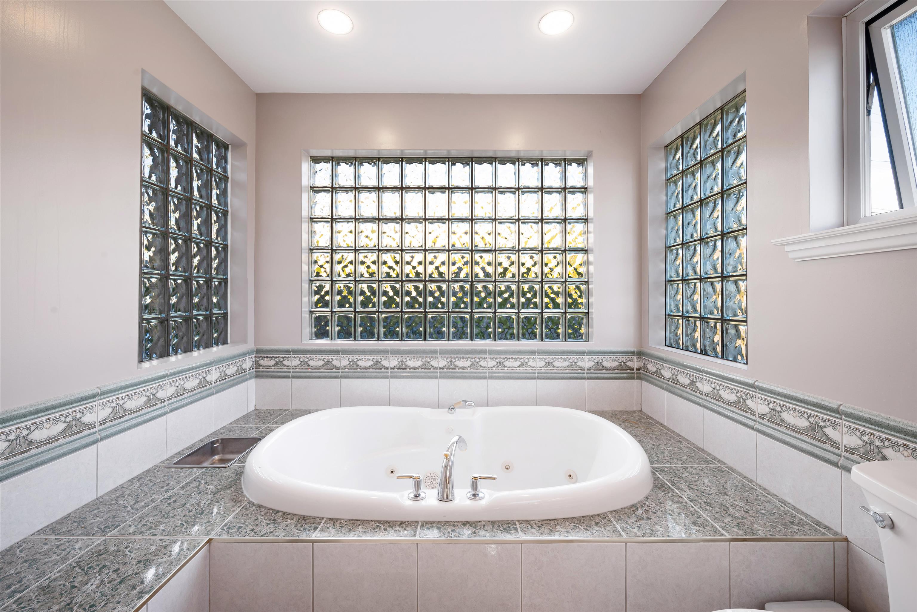 2195 HARRISON STREET