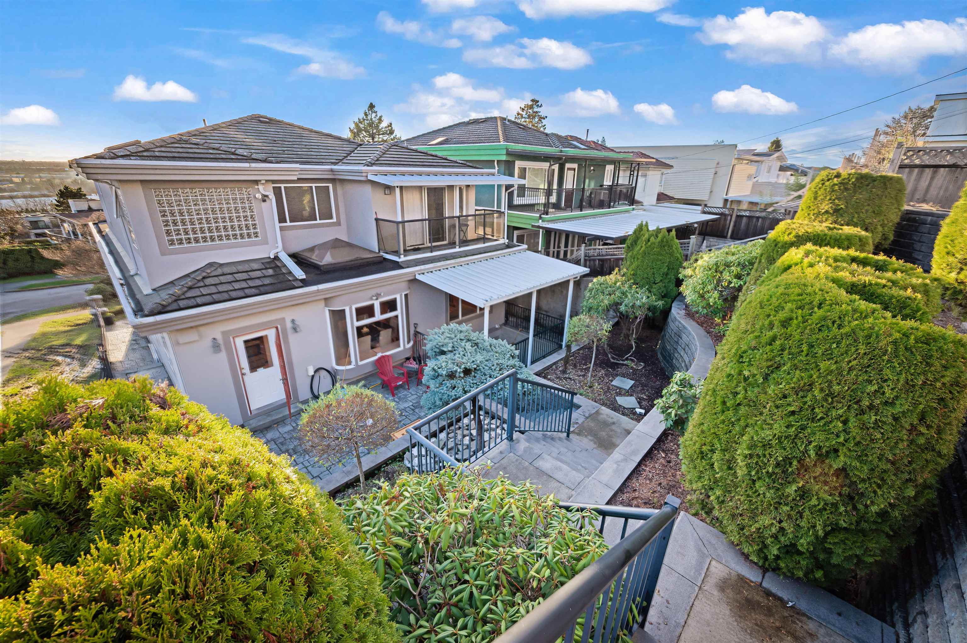 2195 HARRISON STREET