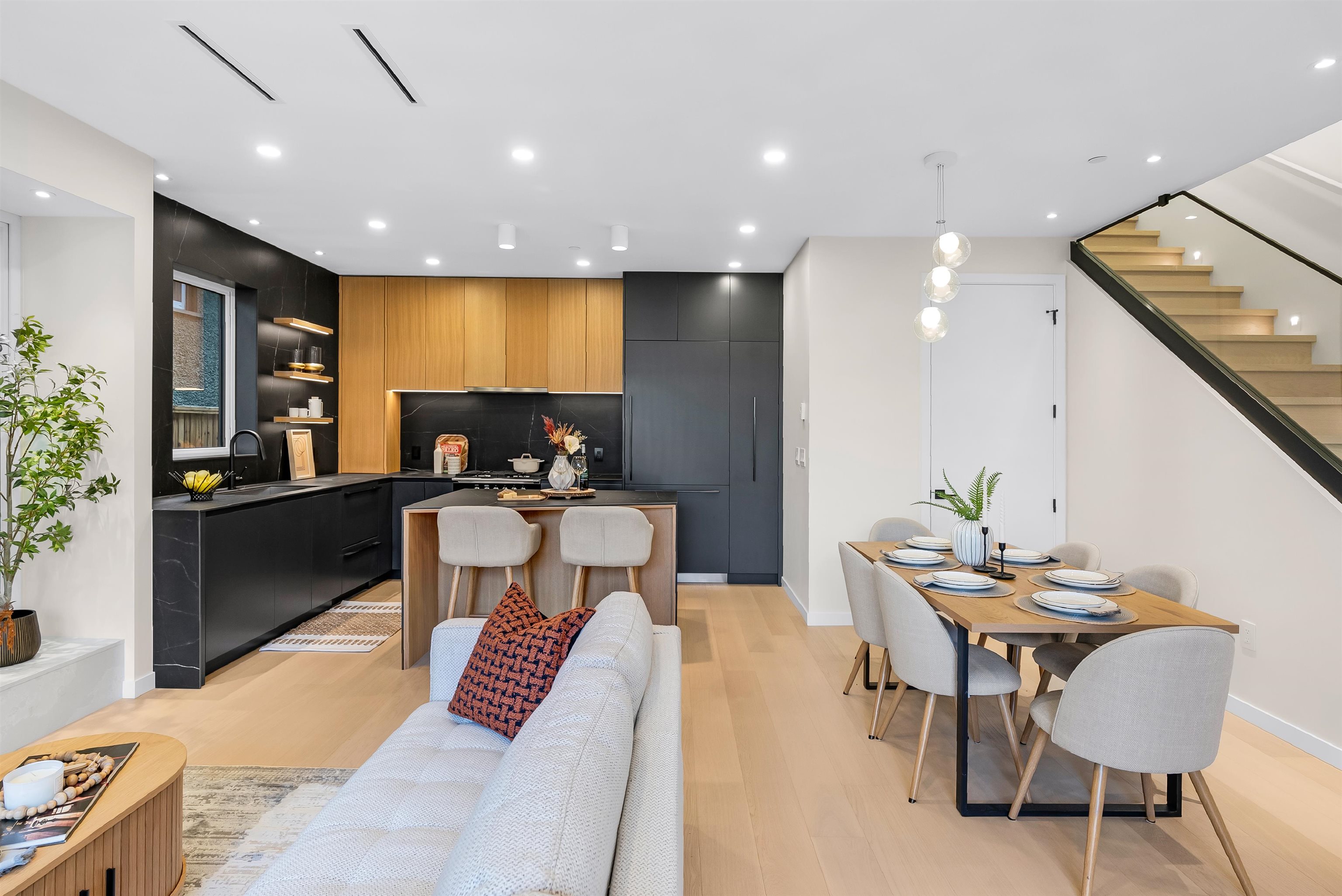 1 2764 W 14TH AVENUE Unit: 1