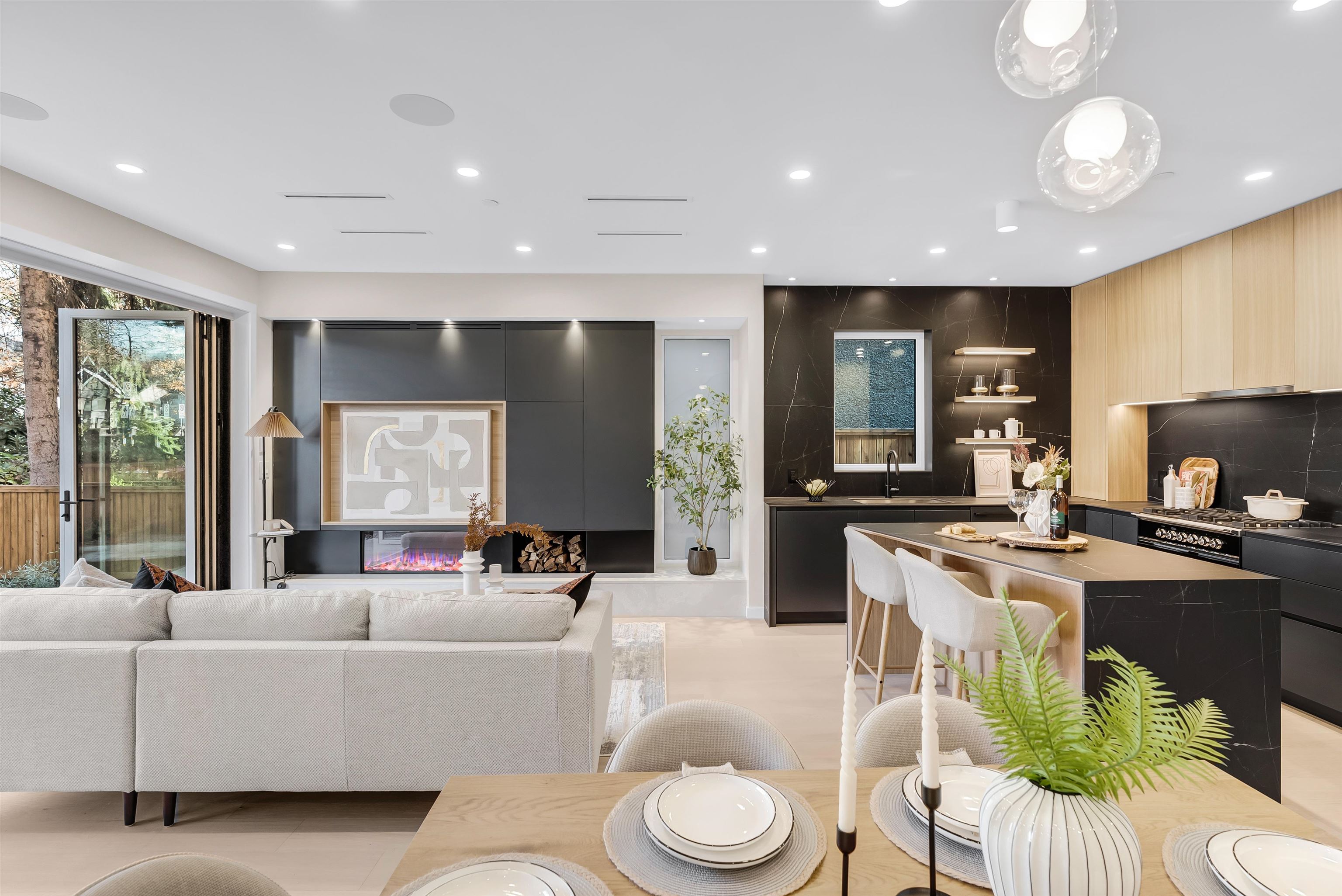 1 2764 W 14TH AVENUE Unit: 1