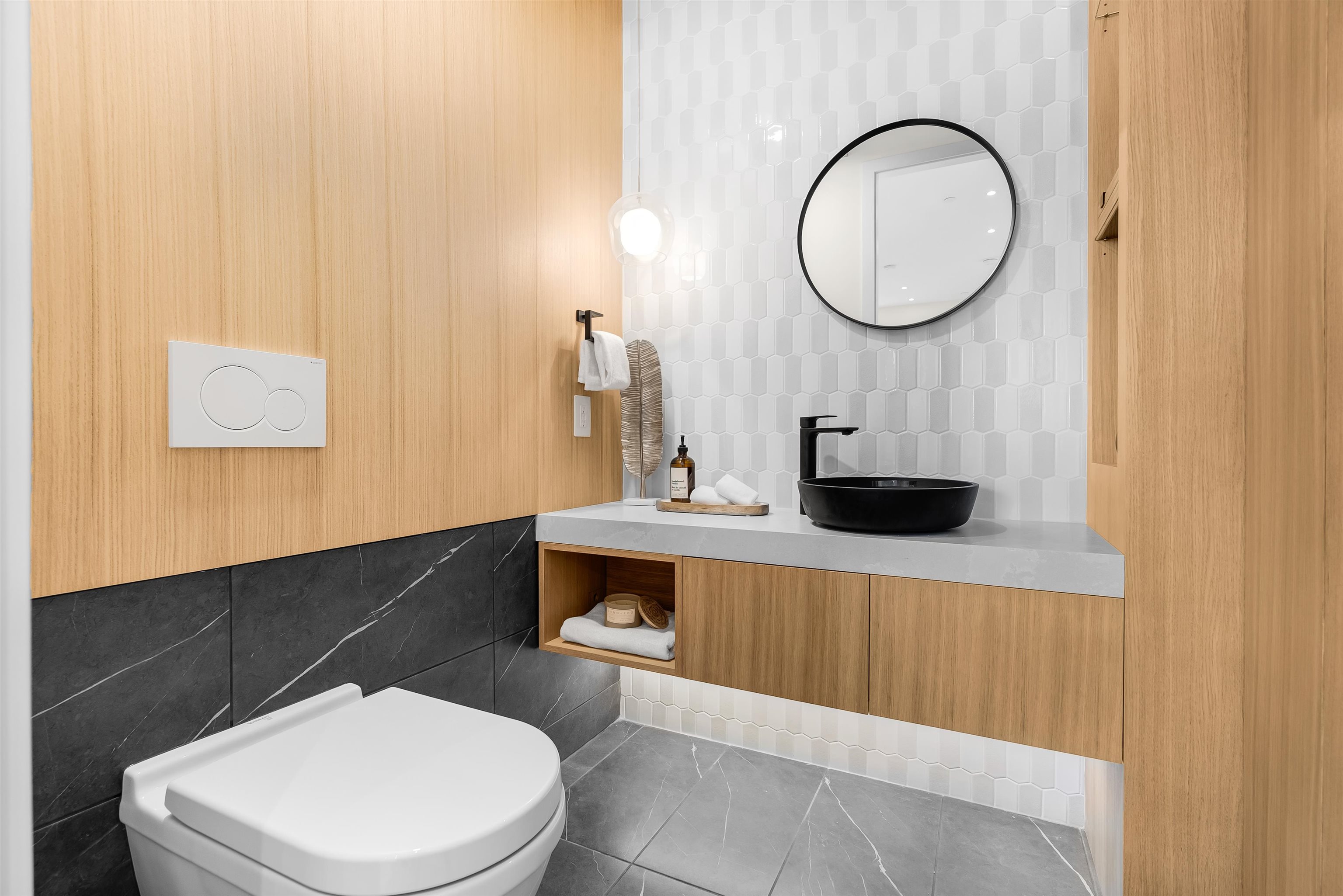 1 2764 W 14TH AVENUE Unit: 1