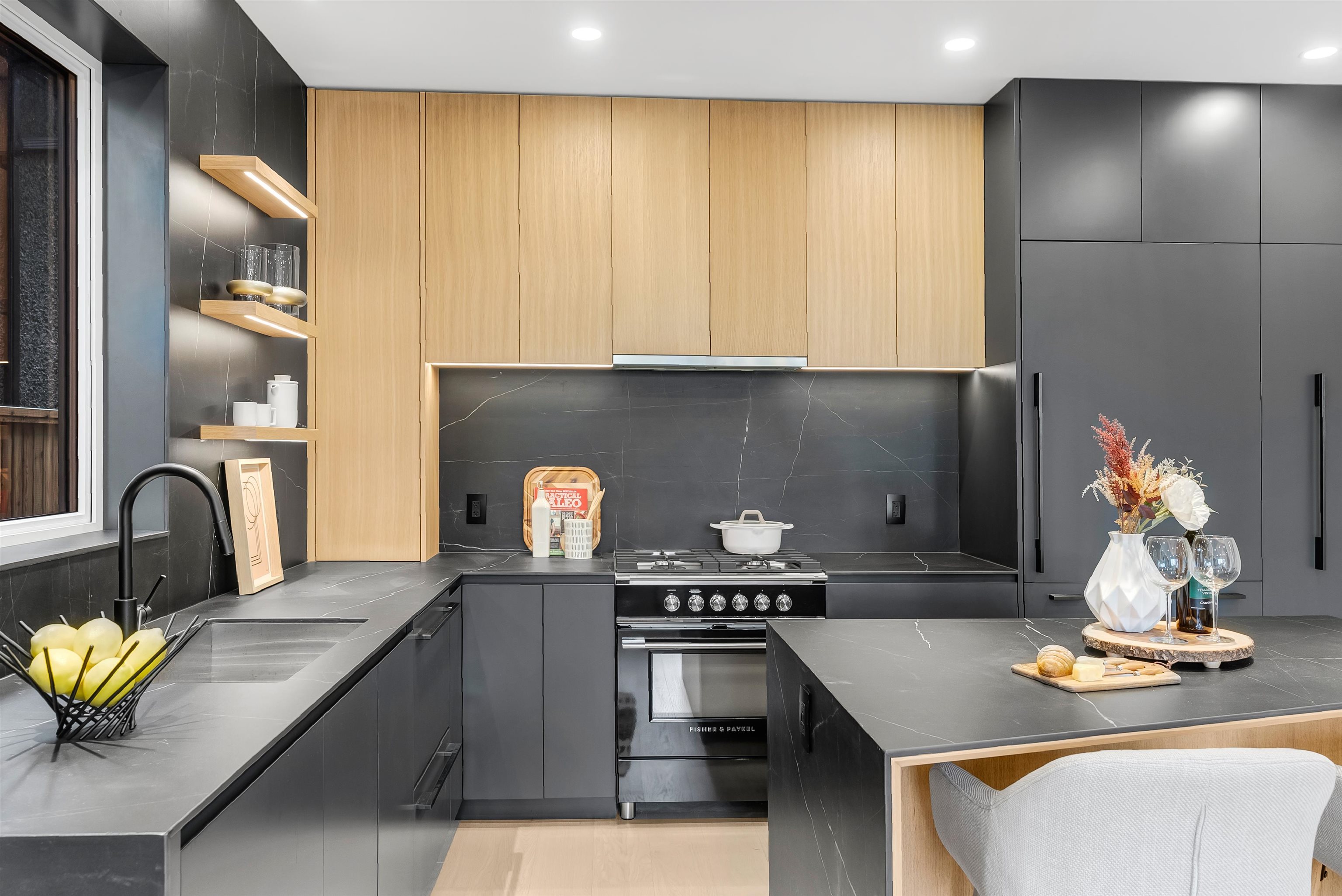 1 2764 W 14TH AVENUE Unit: 1