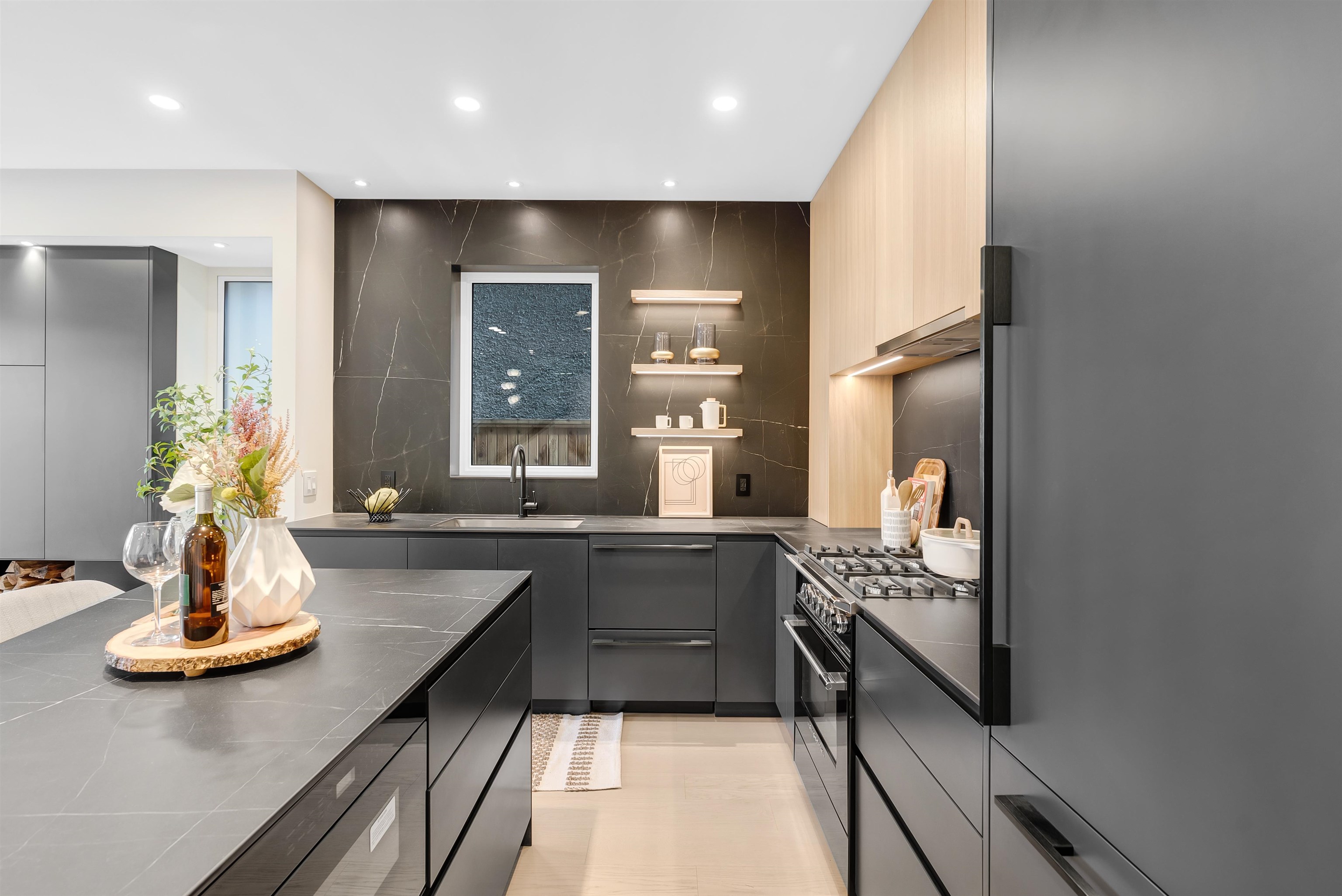 1 2764 W 14TH AVENUE Unit: 1