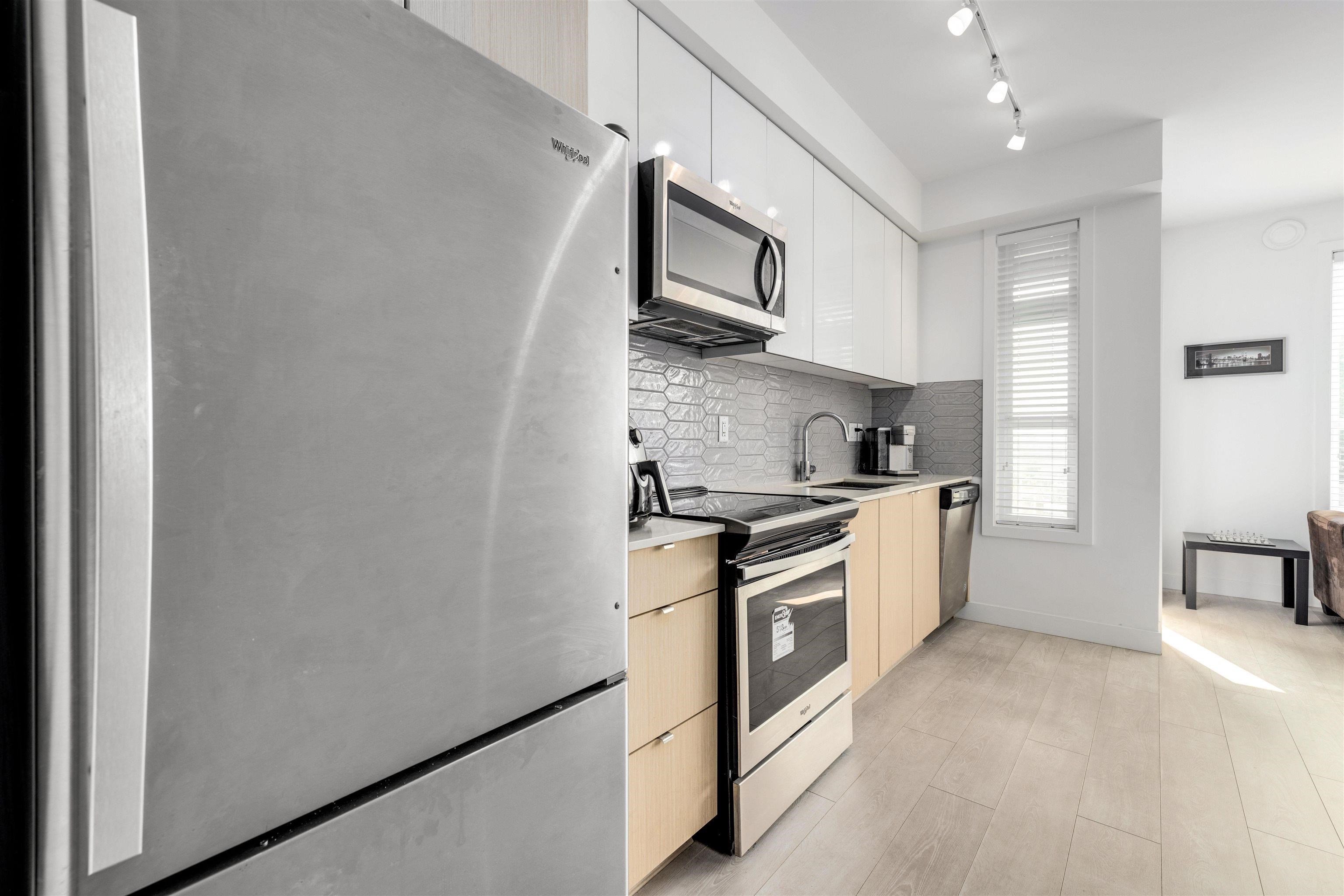 3033 19567 64TH AVENUE Unit: 3033