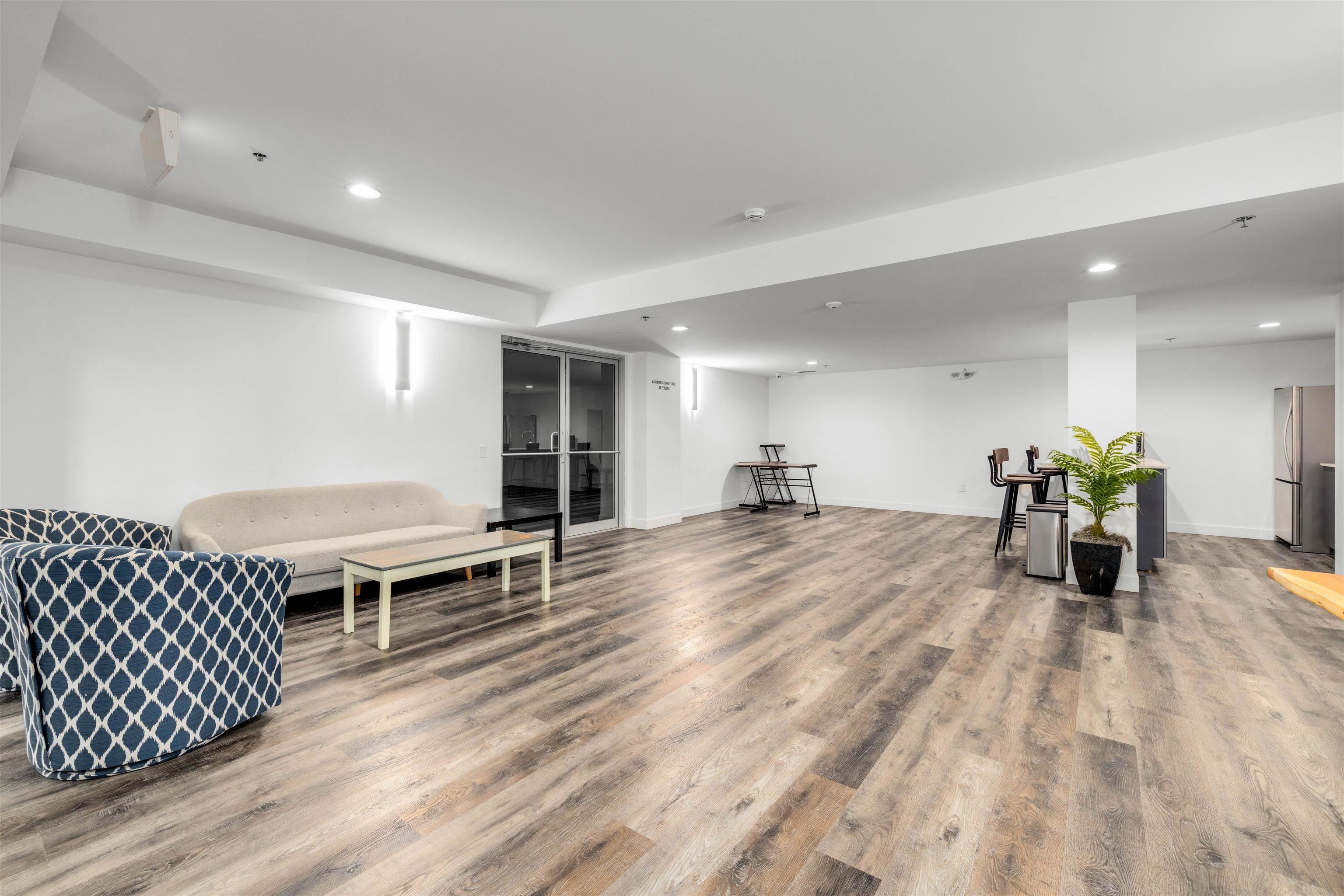 3033 19567 64TH AVENUE Unit: 3033