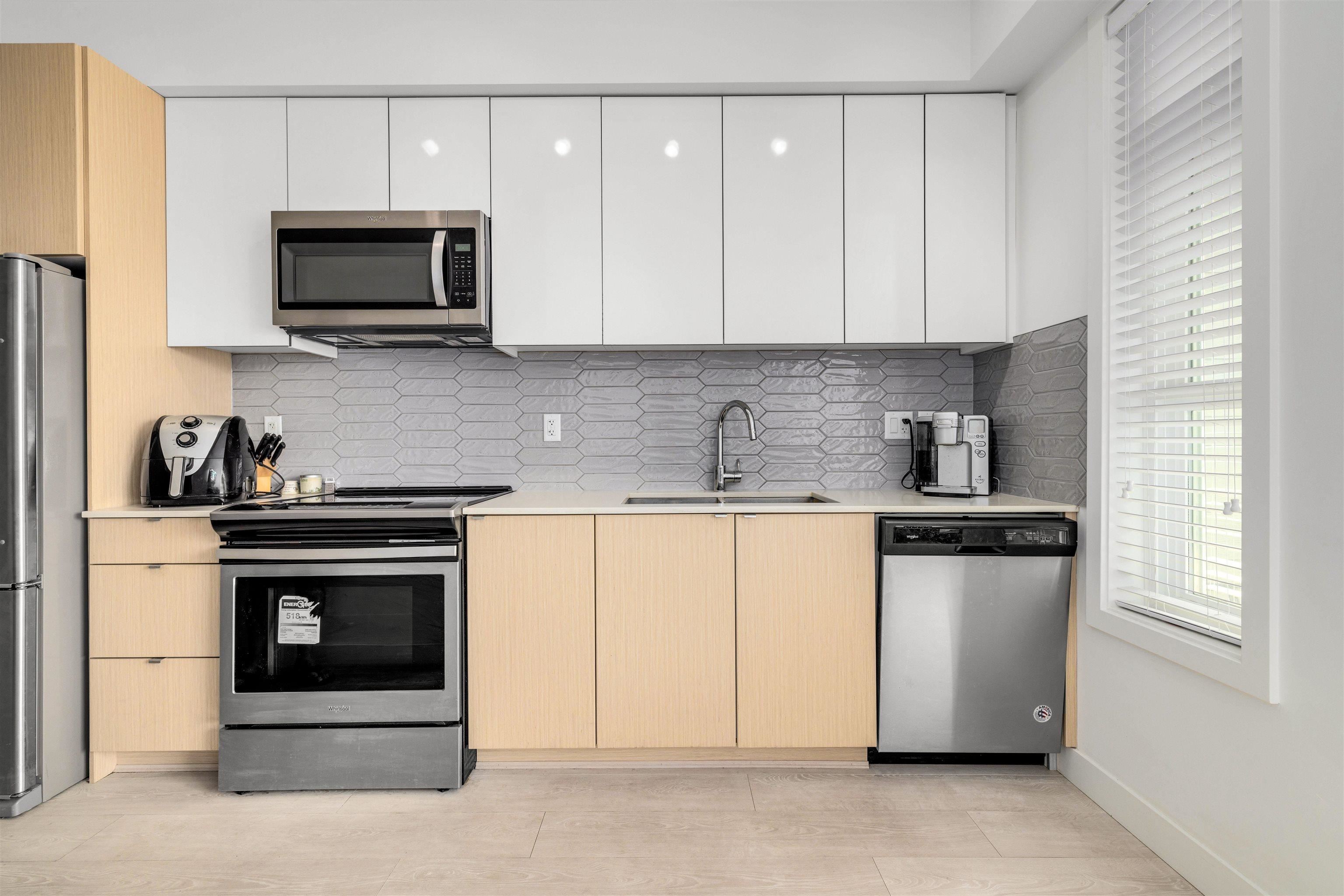 3033 19567 64TH AVENUE Unit: 3033