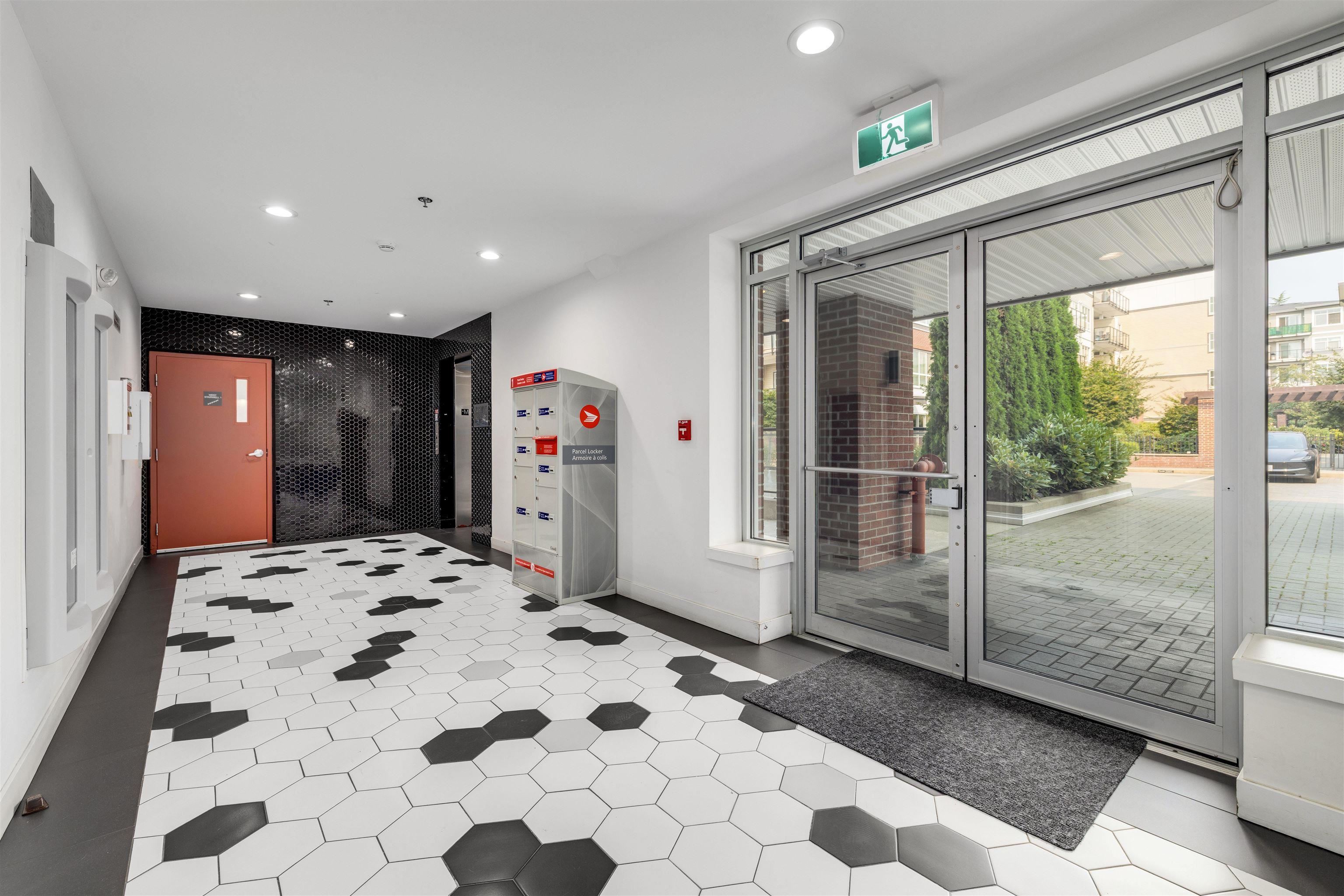 3033 19567 64TH AVENUE Unit: 3033