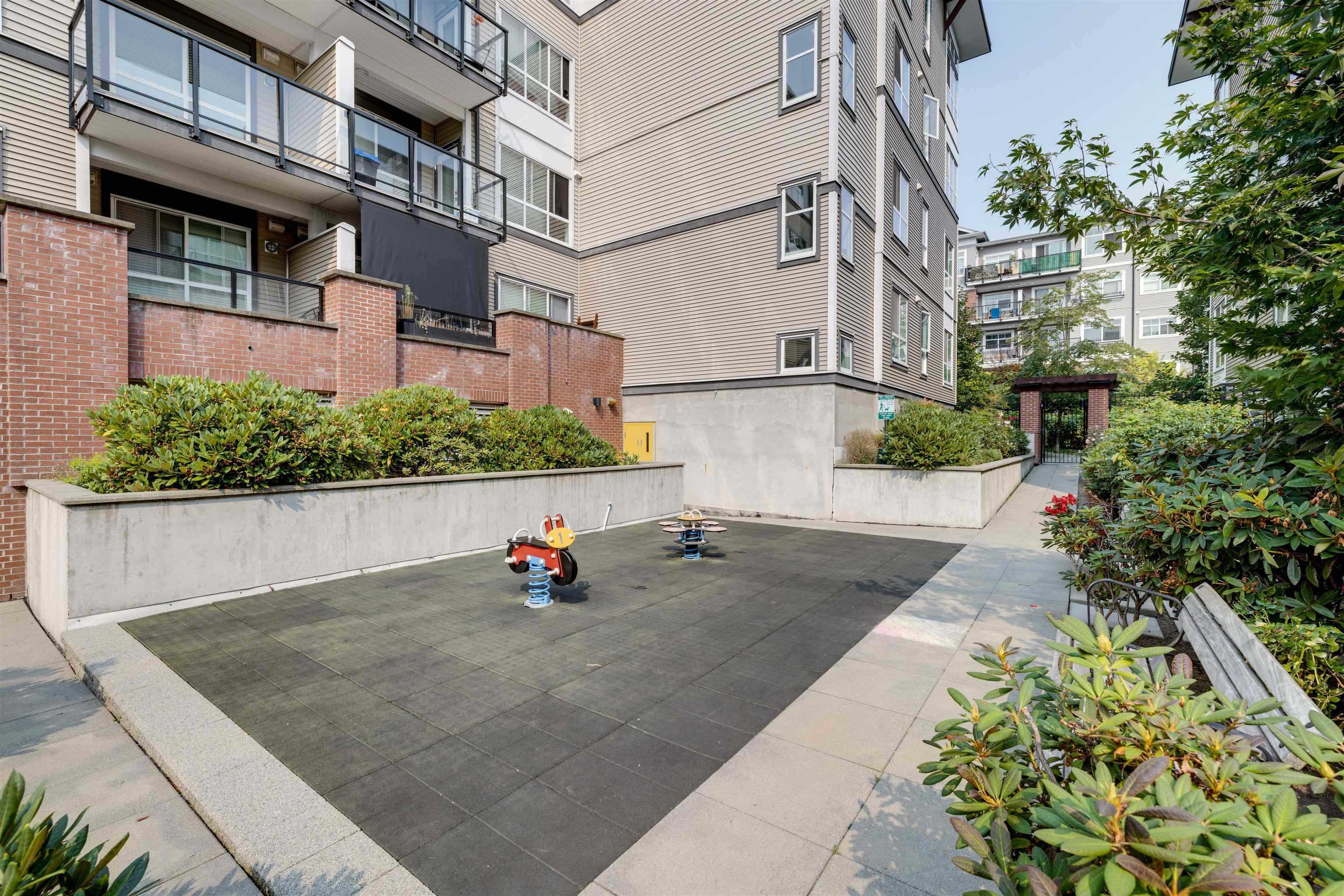 3033 19567 64TH AVENUE Unit: 3033