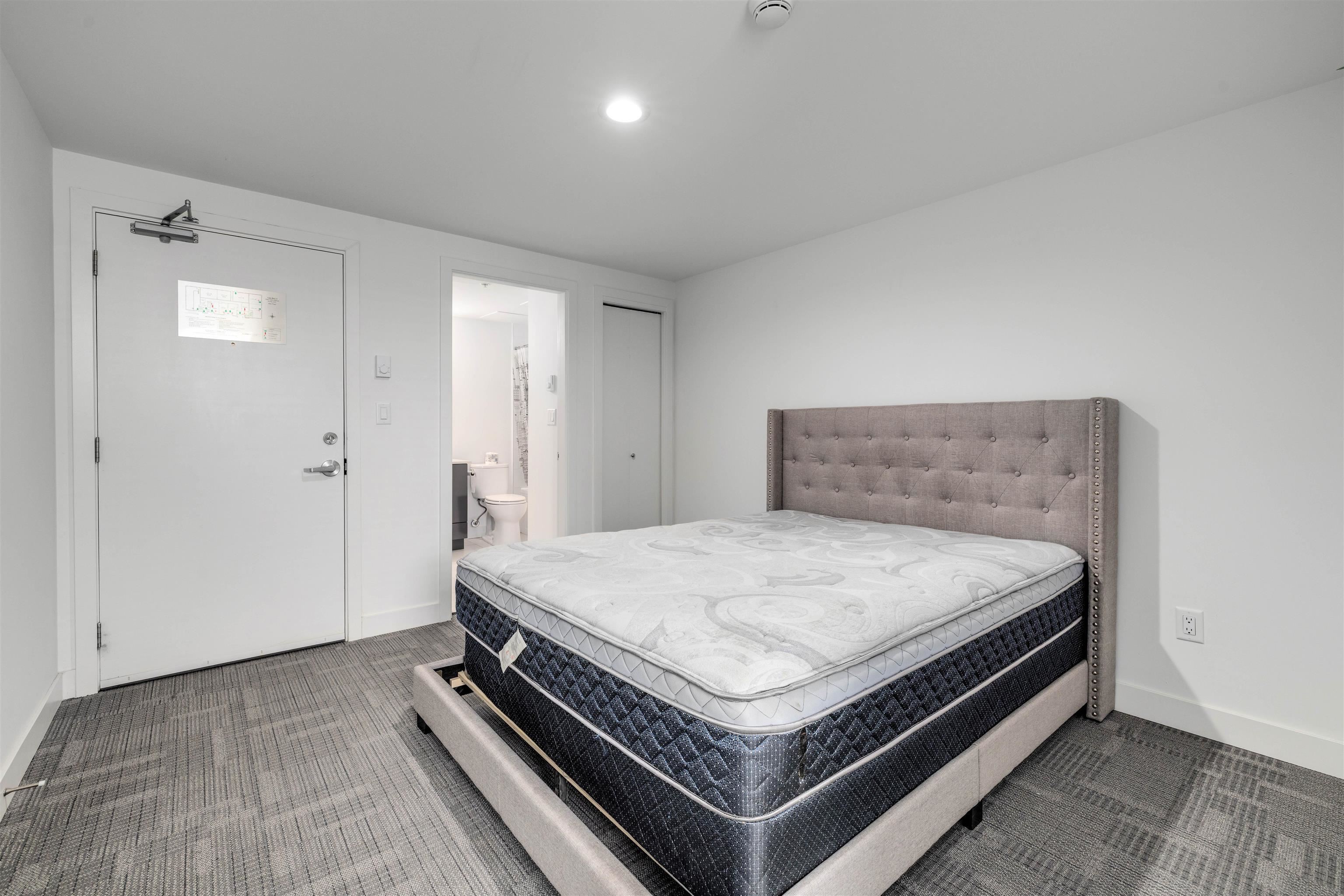 3033 19567 64TH AVENUE Unit: 3033