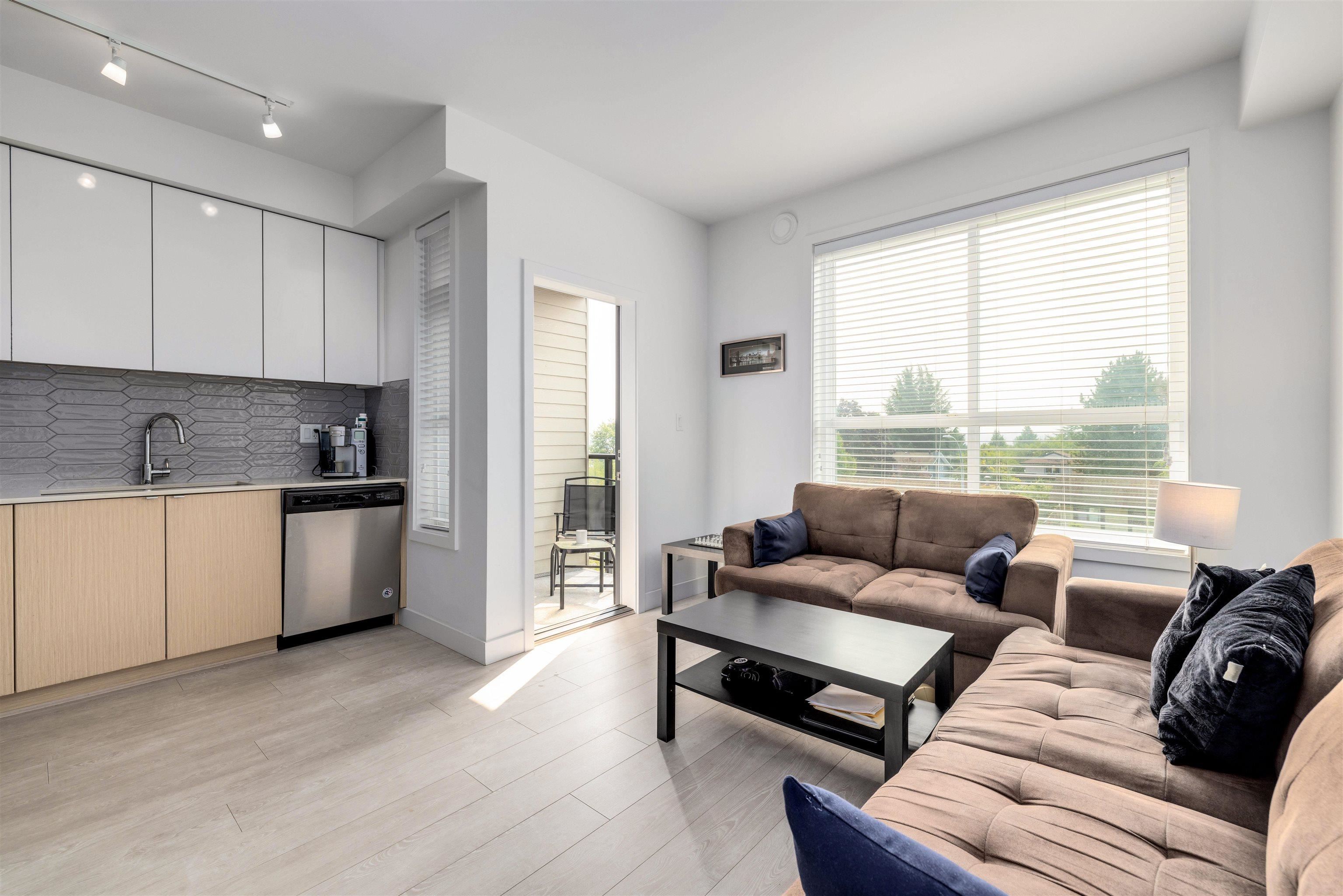 3033 19567 64TH AVENUE Unit: 3033