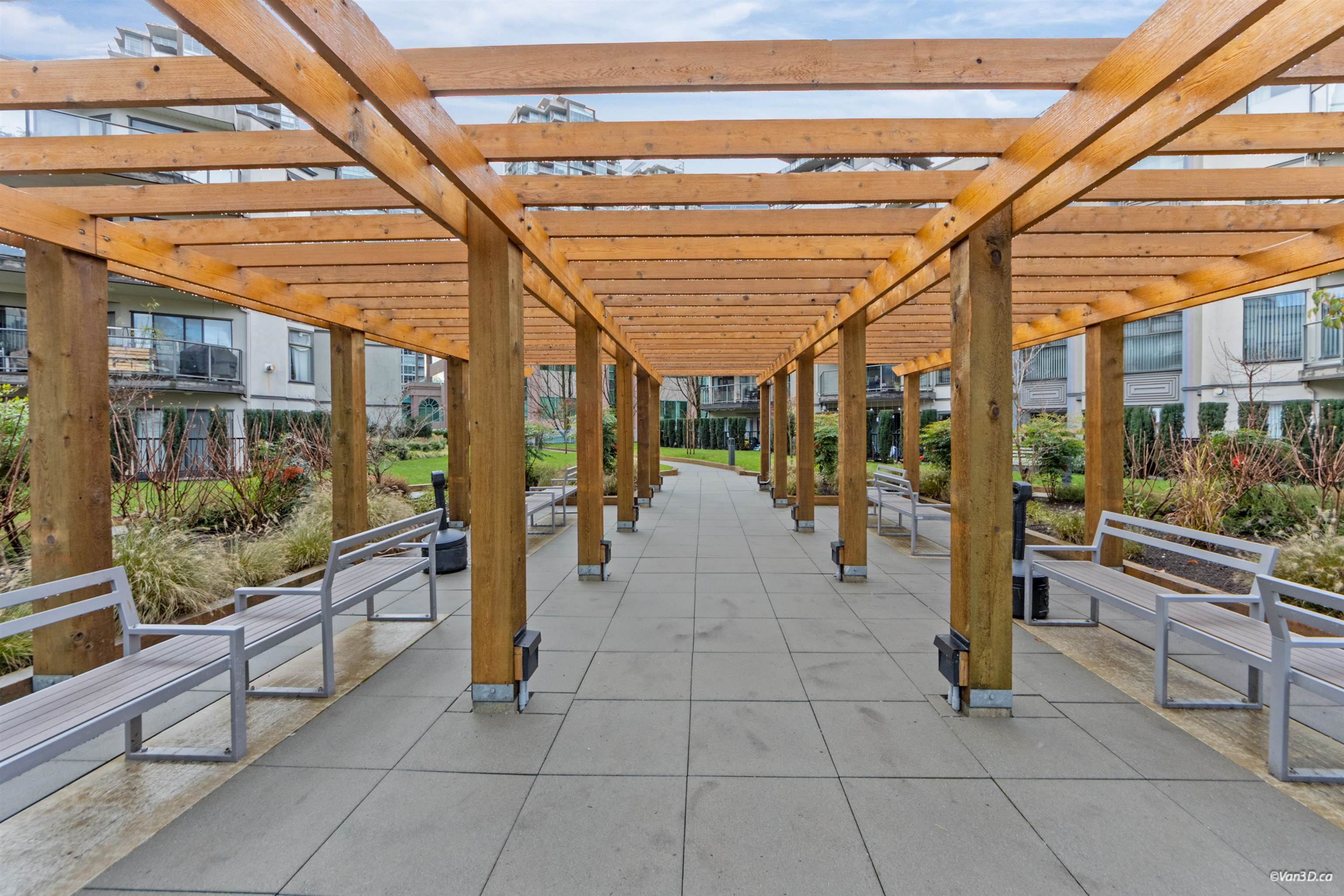 415 2978 BURLINGTON DRIVE Unit: 415