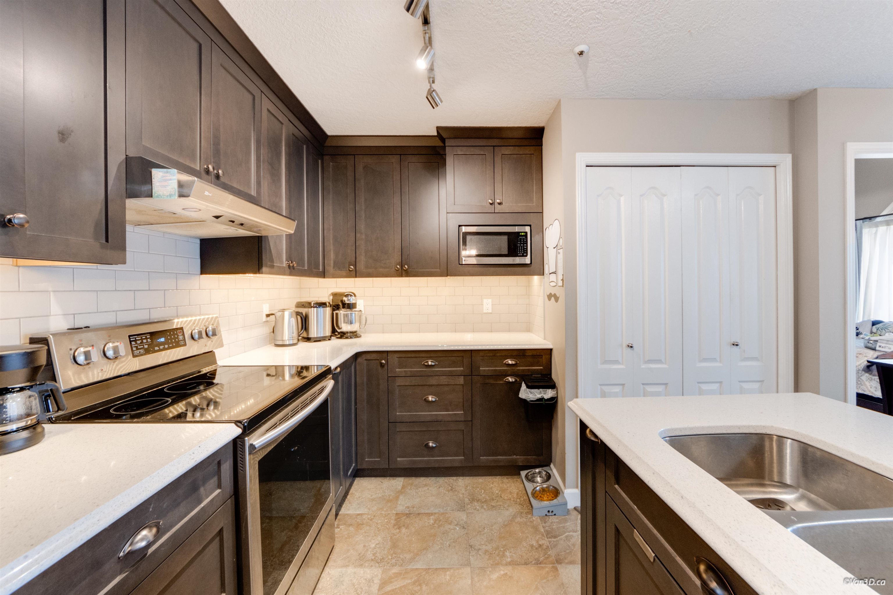 415 2978 BURLINGTON DRIVE Unit: 415