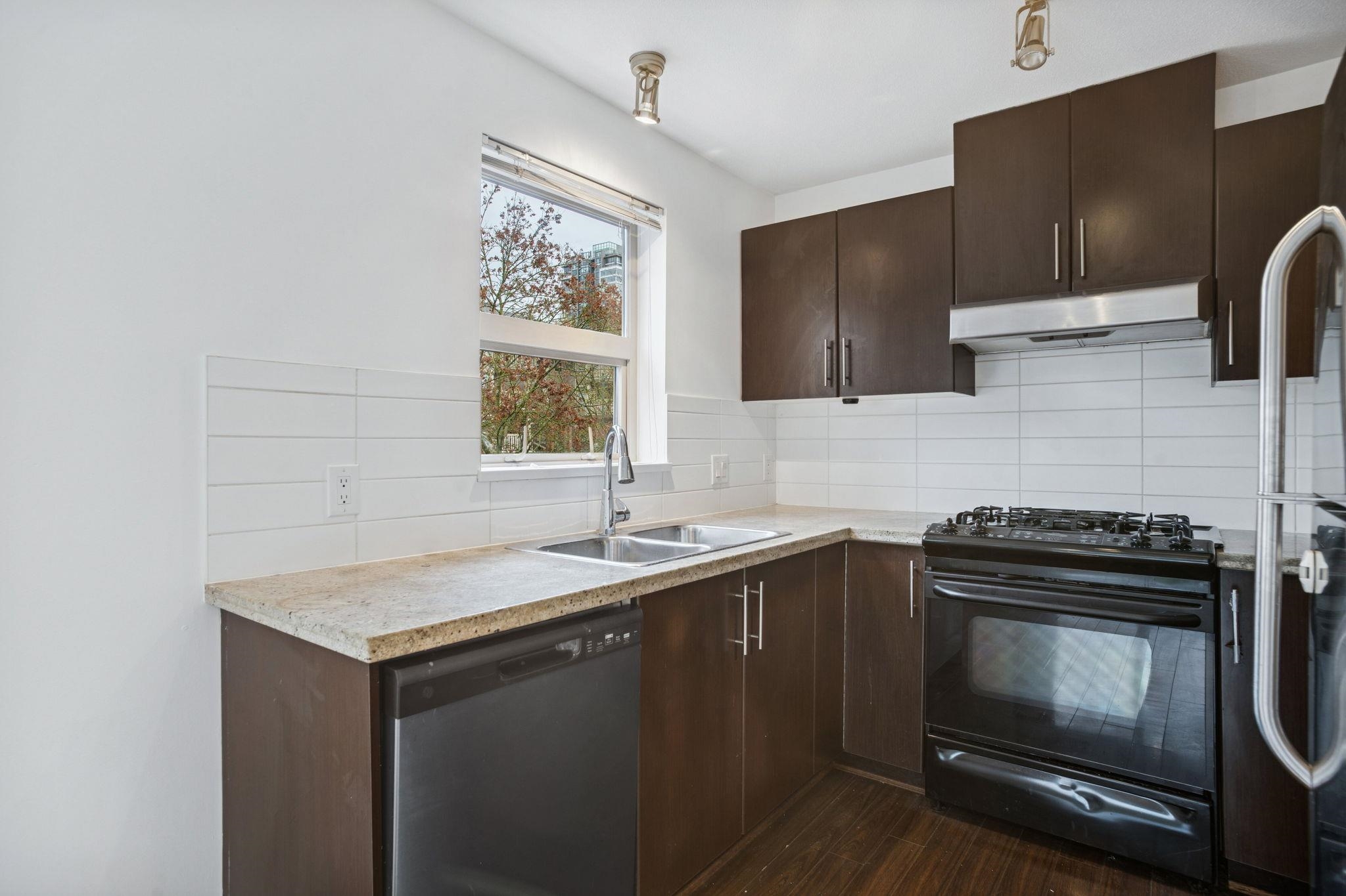 206 700 KLAHANIE DRIVE Unit: 206