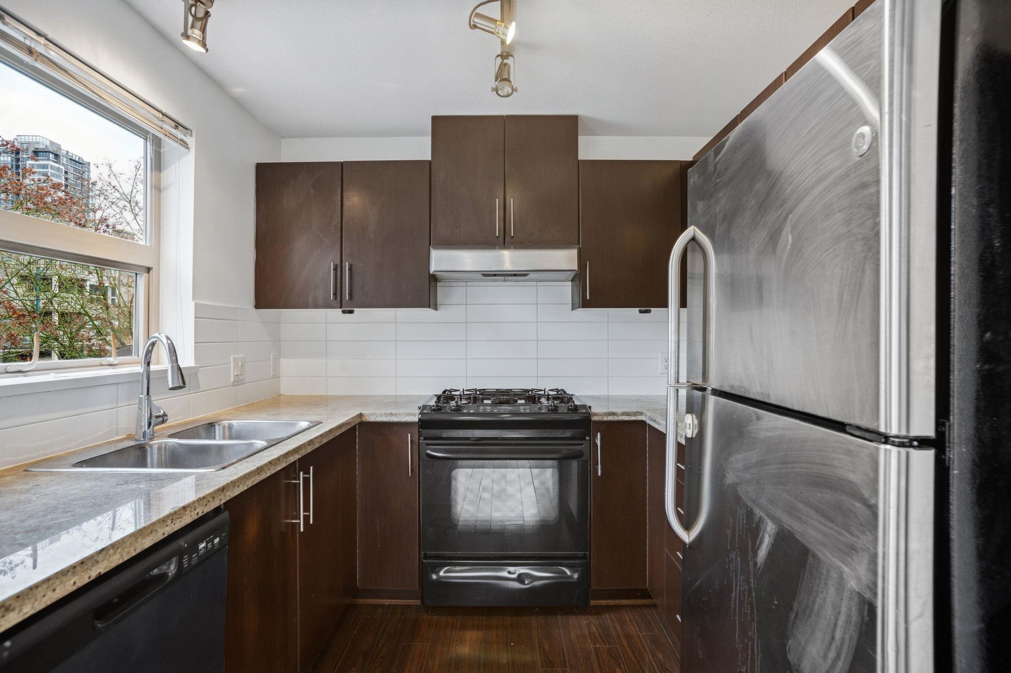 206 700 KLAHANIE DRIVE Unit: 206