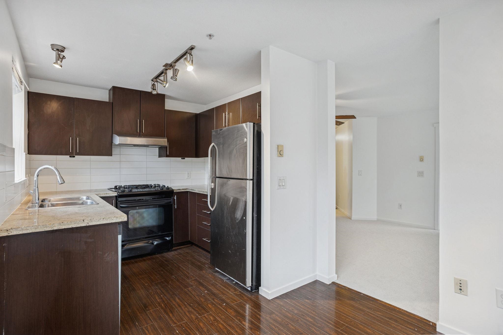 206 700 KLAHANIE DRIVE Unit: 206