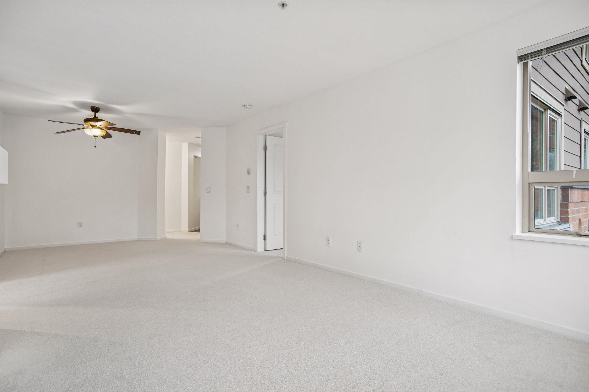 206 700 KLAHANIE DRIVE Unit: 206