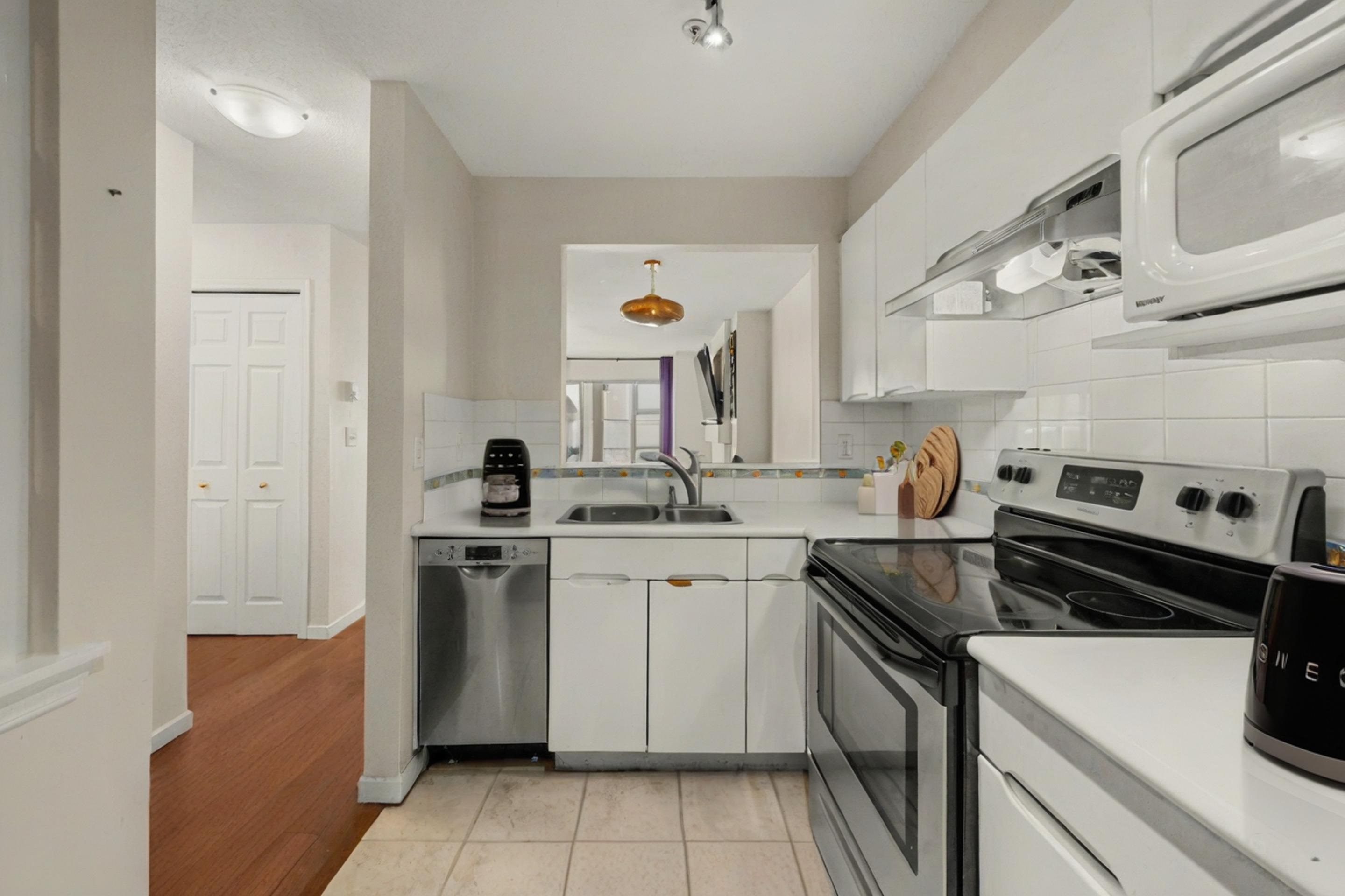 202 1333 W 7TH AVENUE Unit: 202