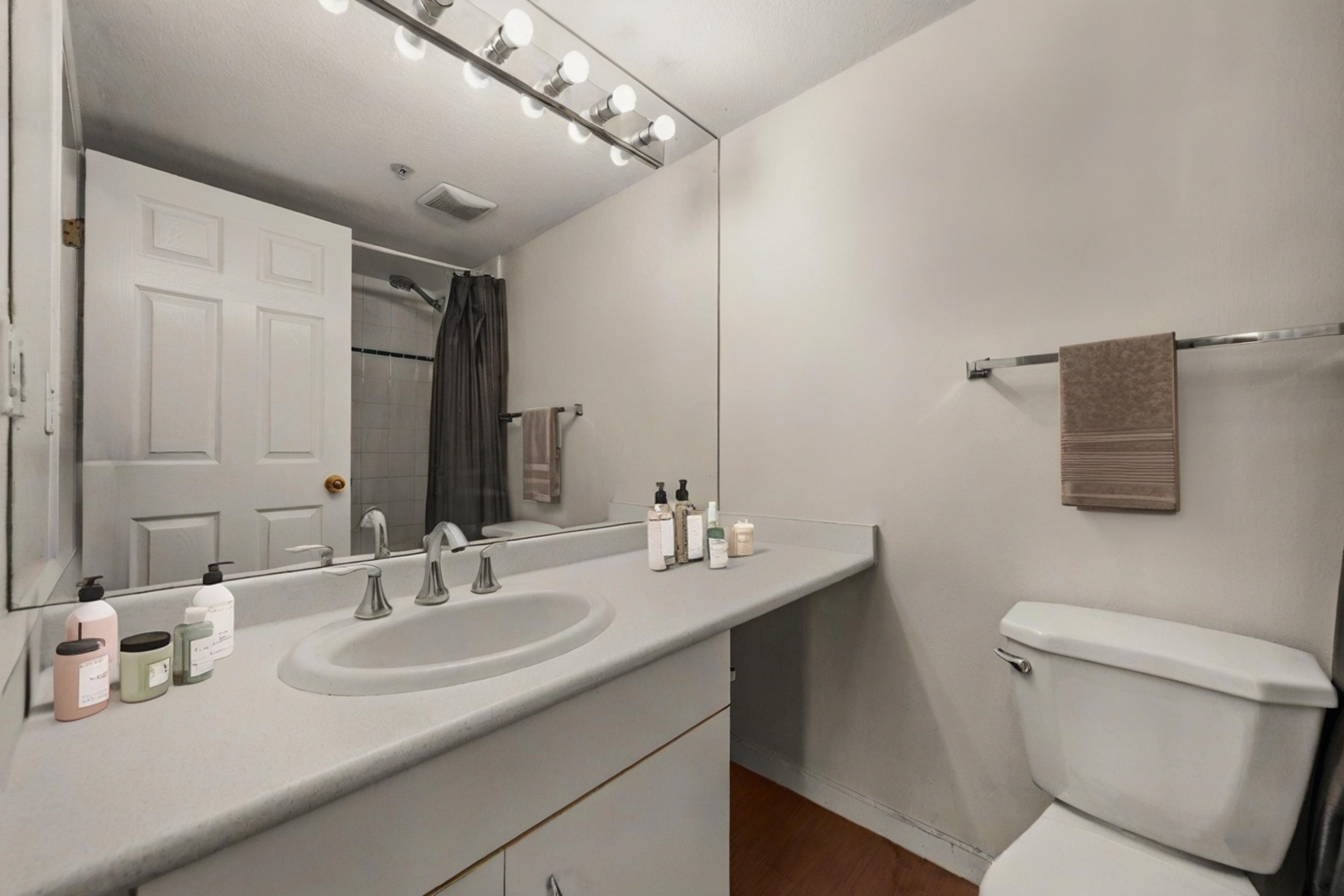 202 1333 W 7TH AVENUE Unit: 202