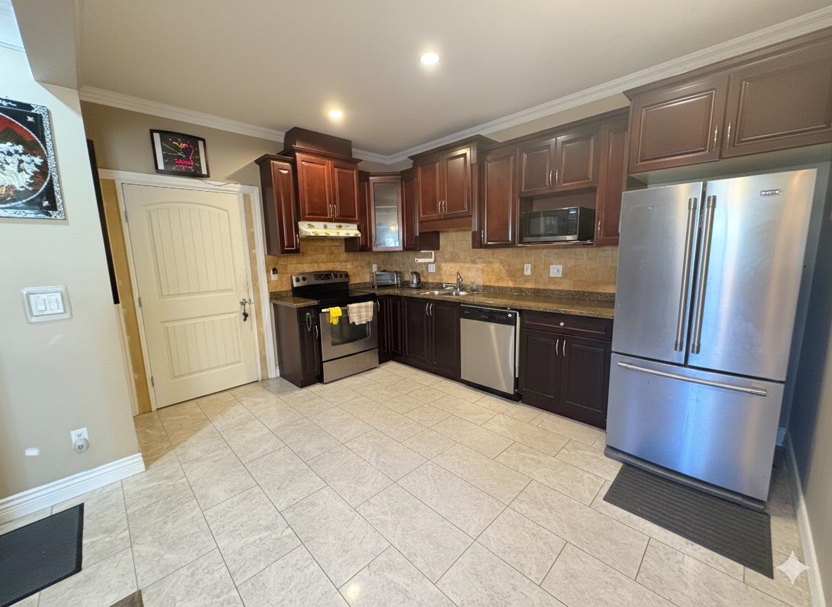 6916 CUNNINGHAM COURT