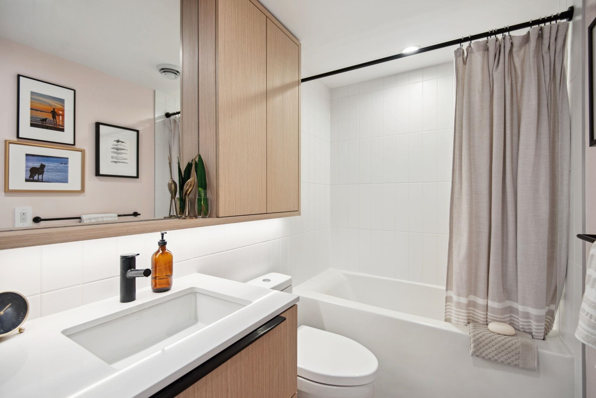 321 2520 GUELPH STREET Unit: 321