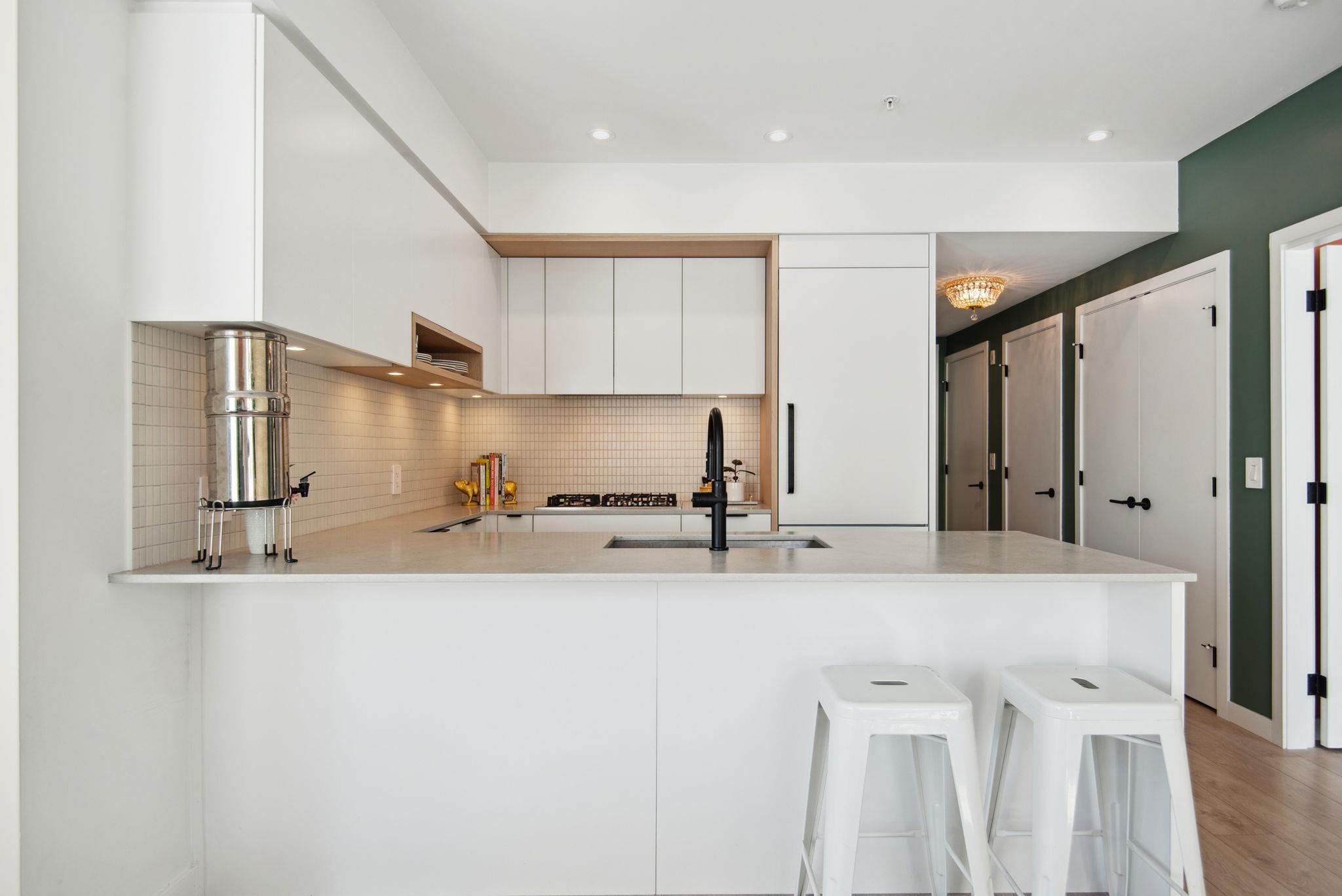 321 2520 GUELPH STREET Unit: 321