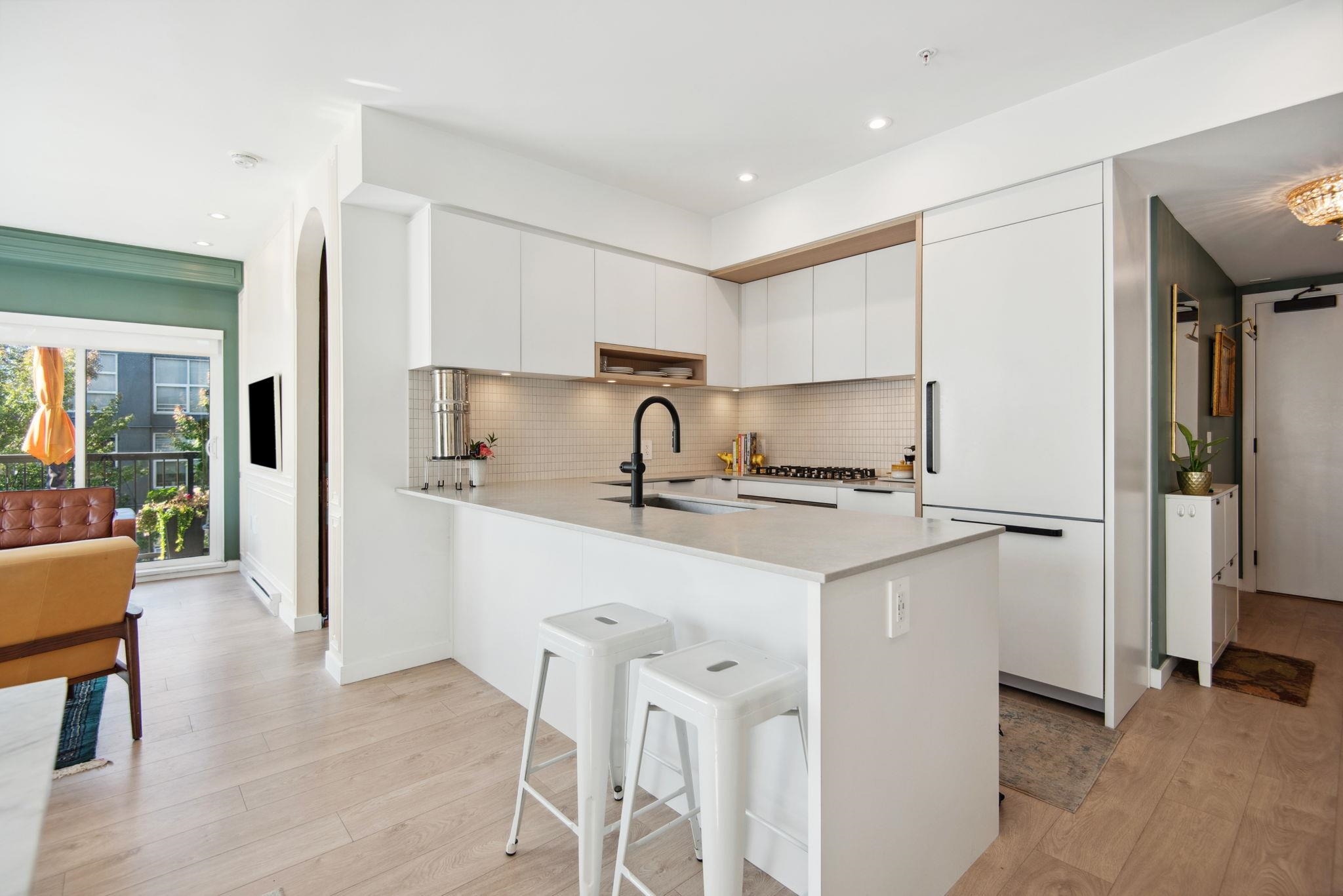 321 2520 GUELPH STREET Unit: 321