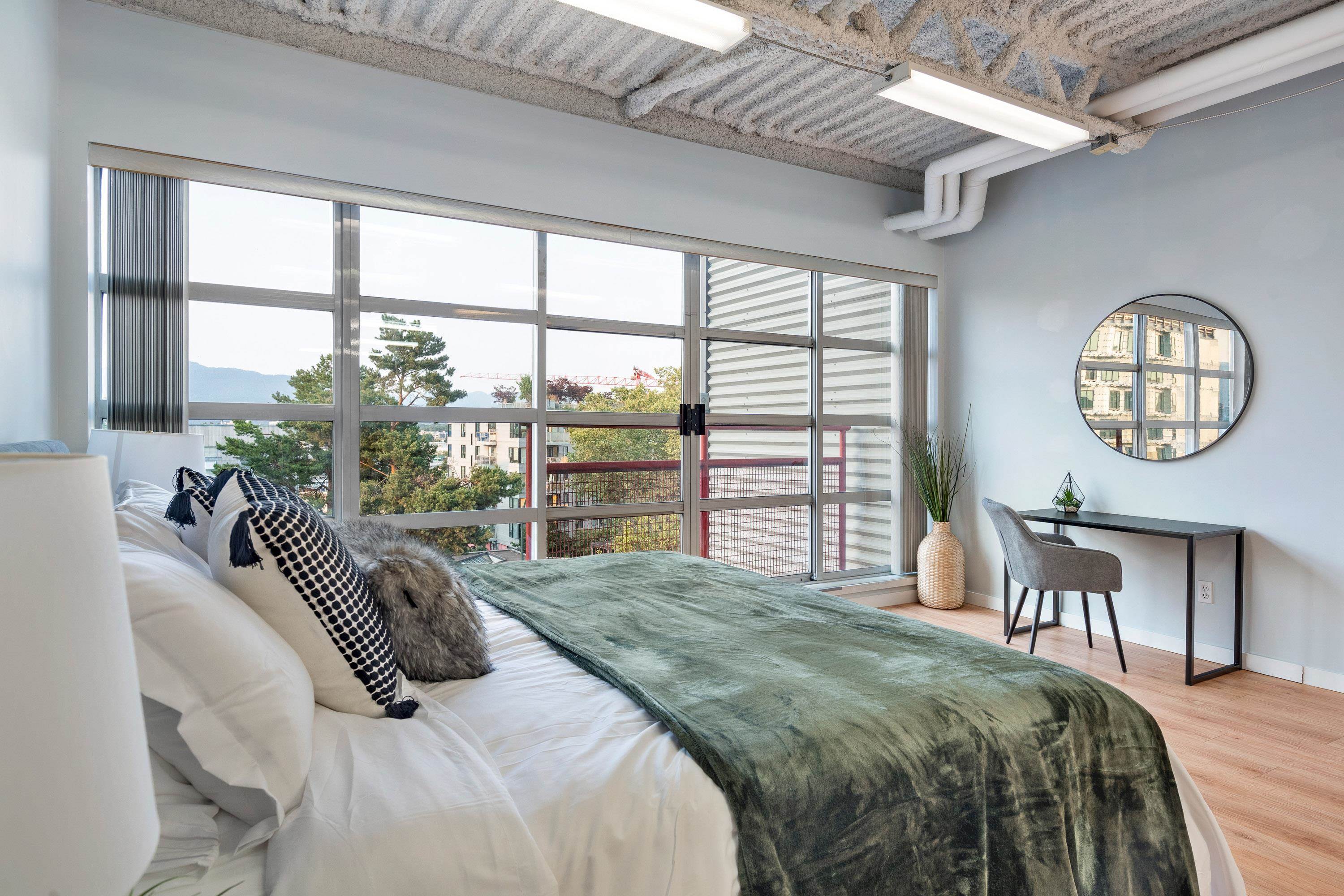 306 350 E 2ND AVENUE Unit: 306