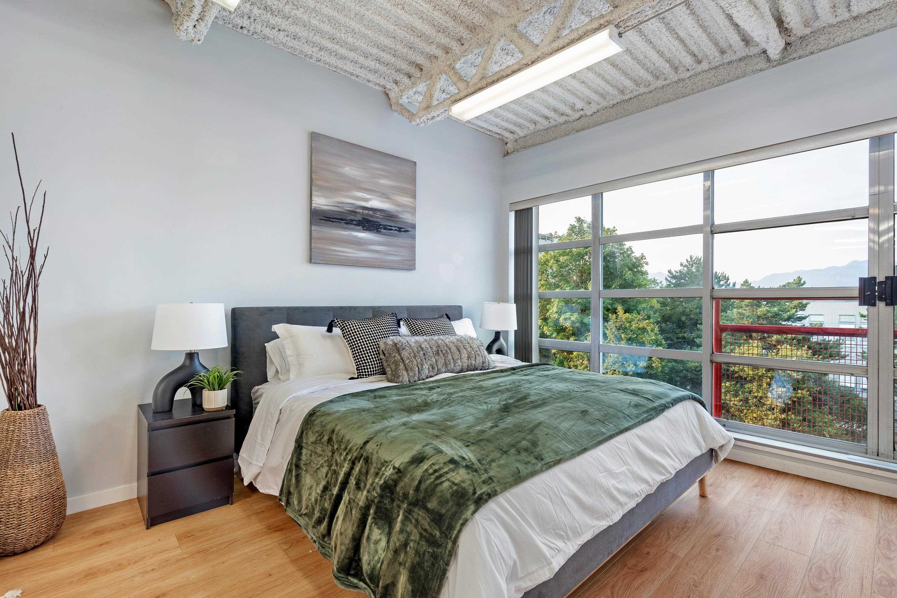 306 350 E 2ND AVENUE Unit: 306