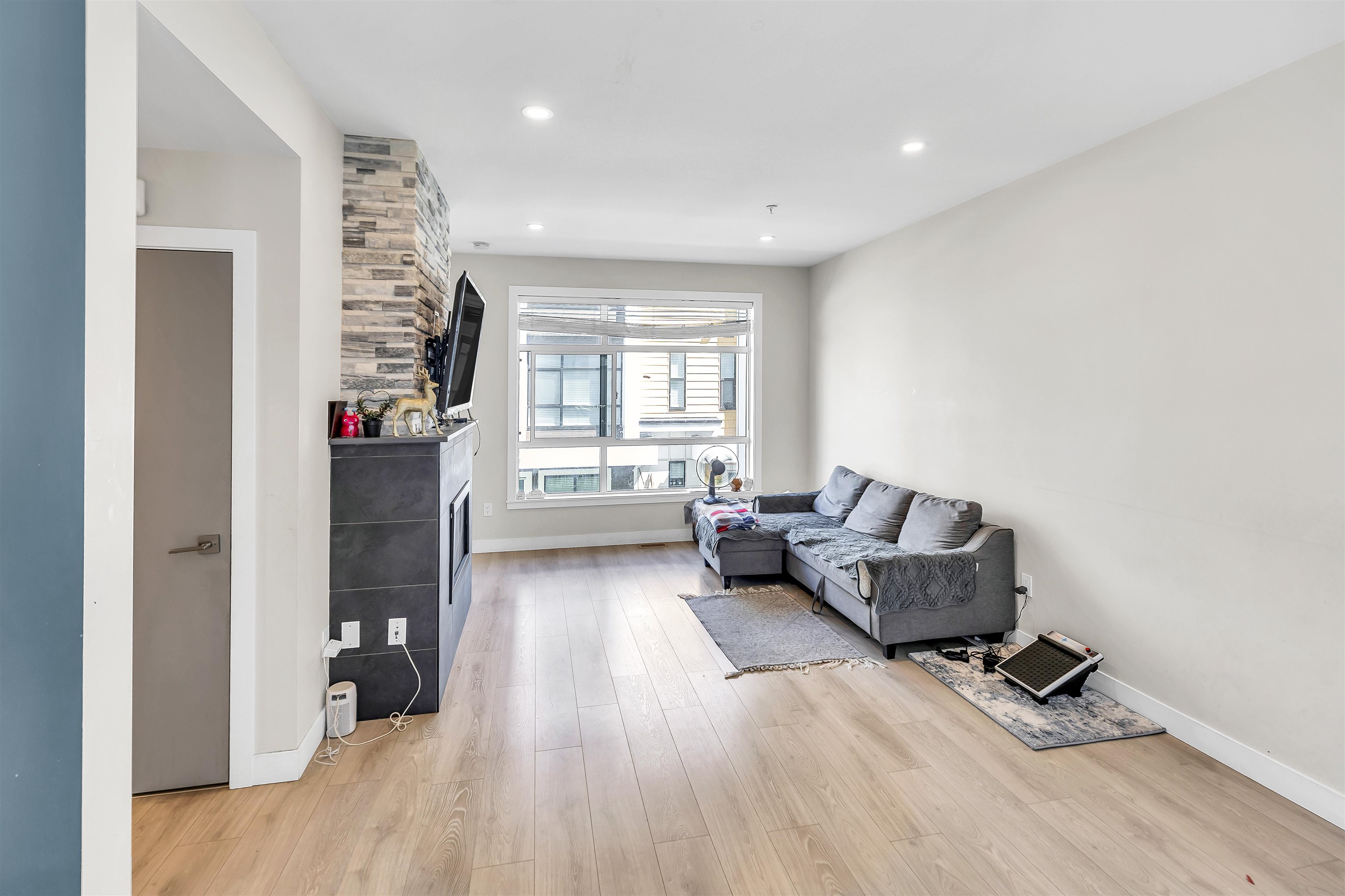 209 46150 THOMAS ROAD Unit: 209