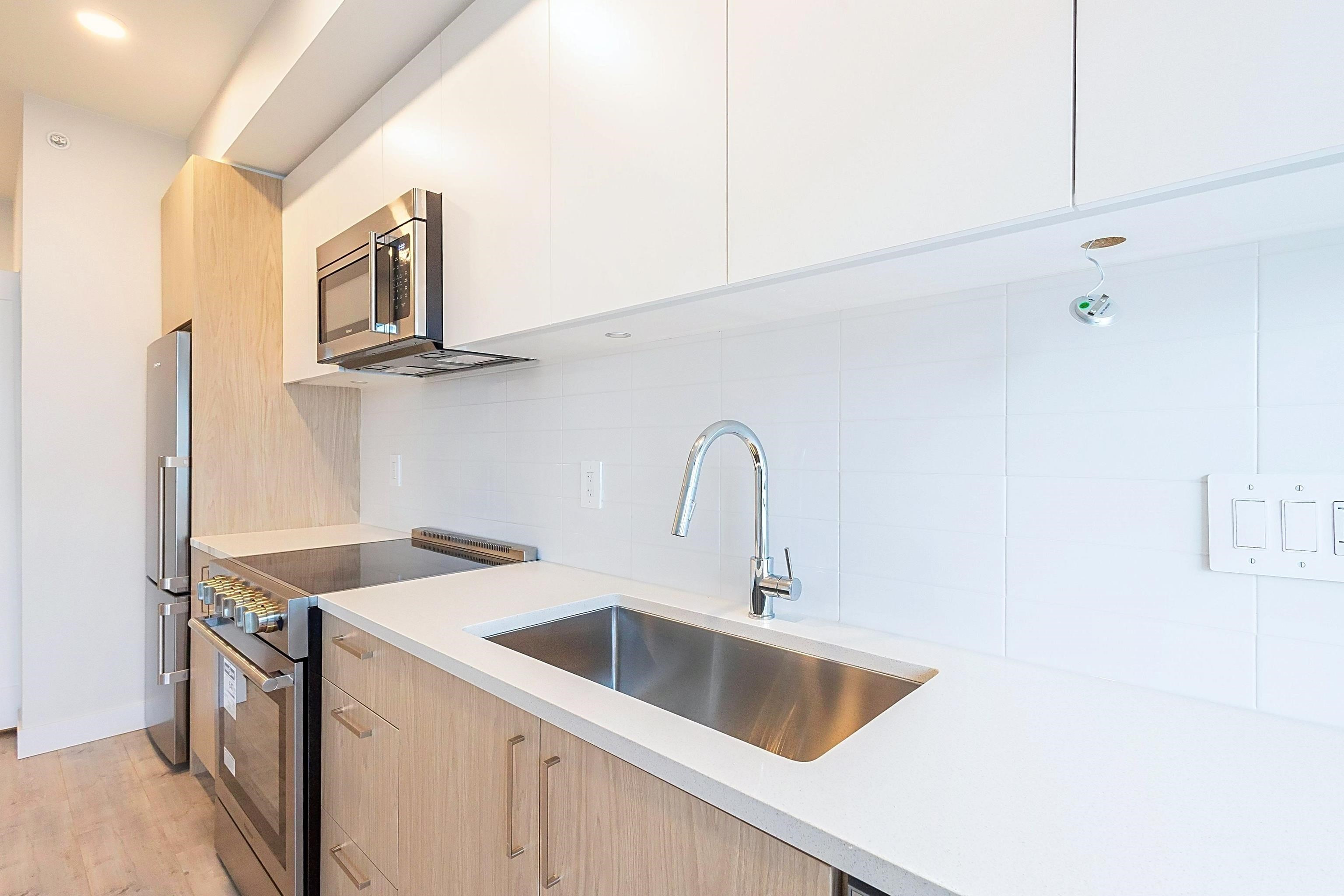 406 5535 HASTINGS STREET Unit: 406