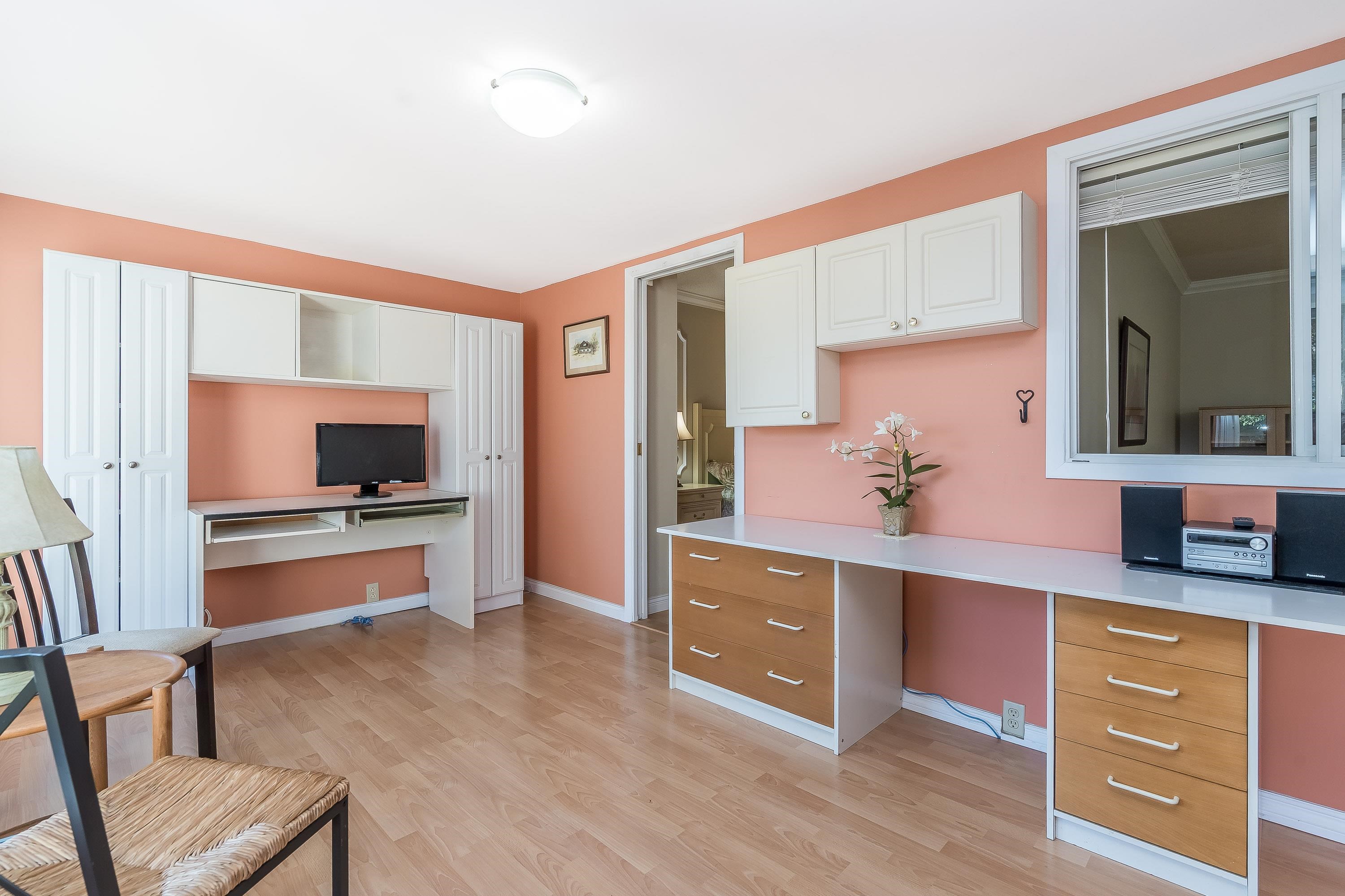 112 15275 19 AVENUE Unit: 112