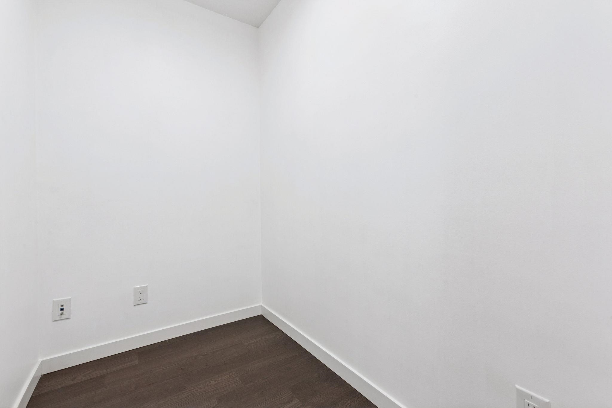 2003 5515 BOUNDARY ROAD Unit: 2003